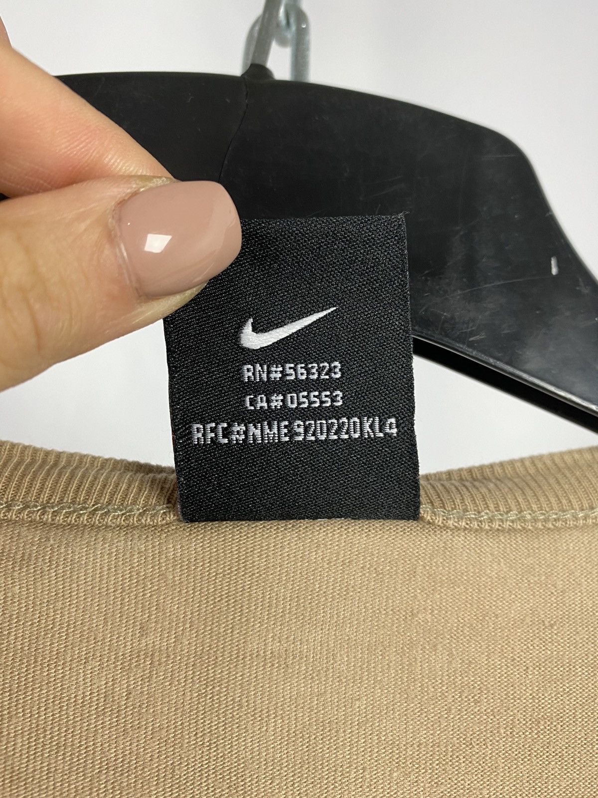 Nike Nike long sleeve beige vintage swoosh size L Size US L / EU 52-54 / 3 - 4 Thumbnail