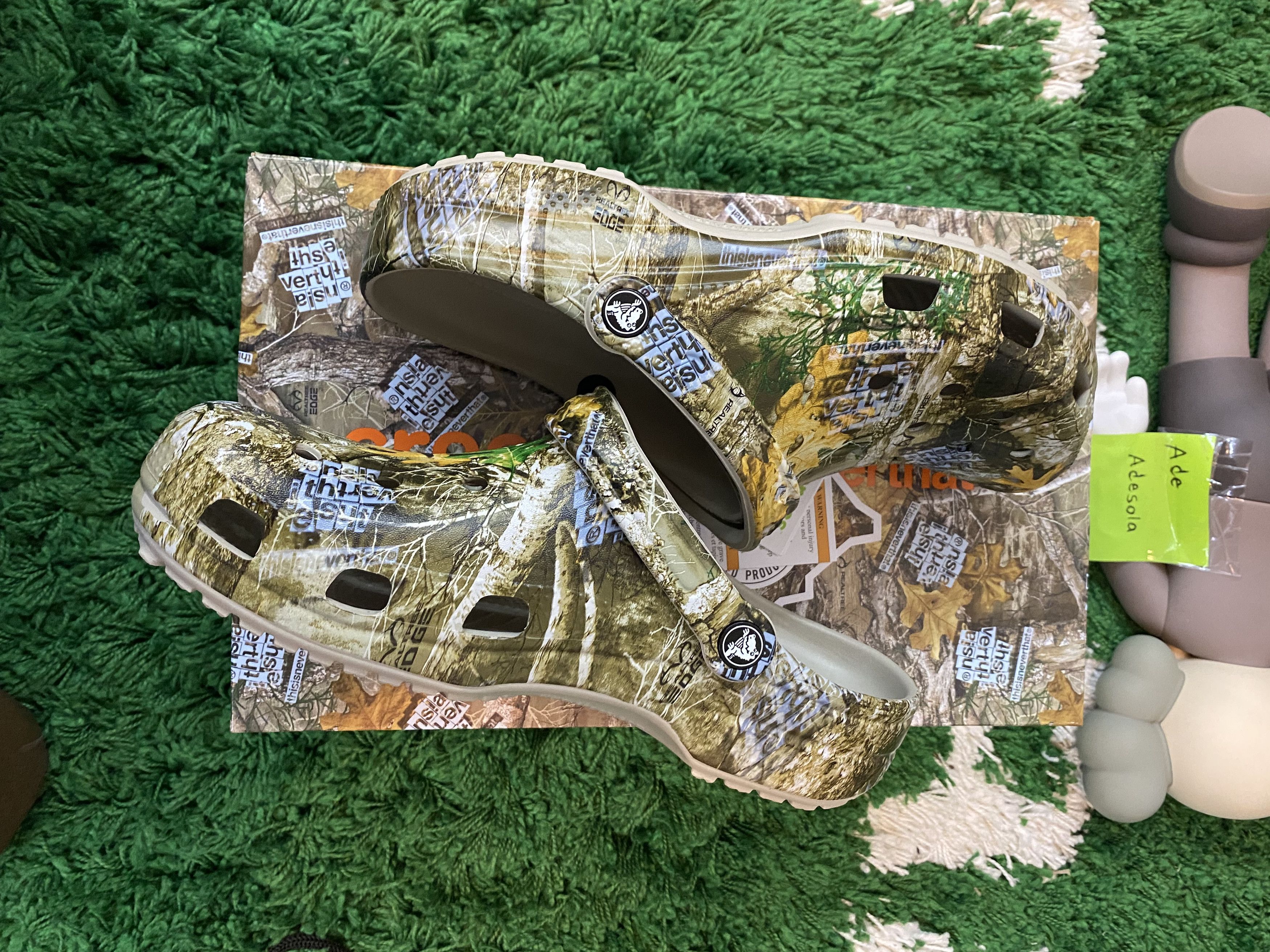 Crocs × thisisneverthat Classic Clog & Jibbets Size US 9 / EU 42 - 2 Thumbnail