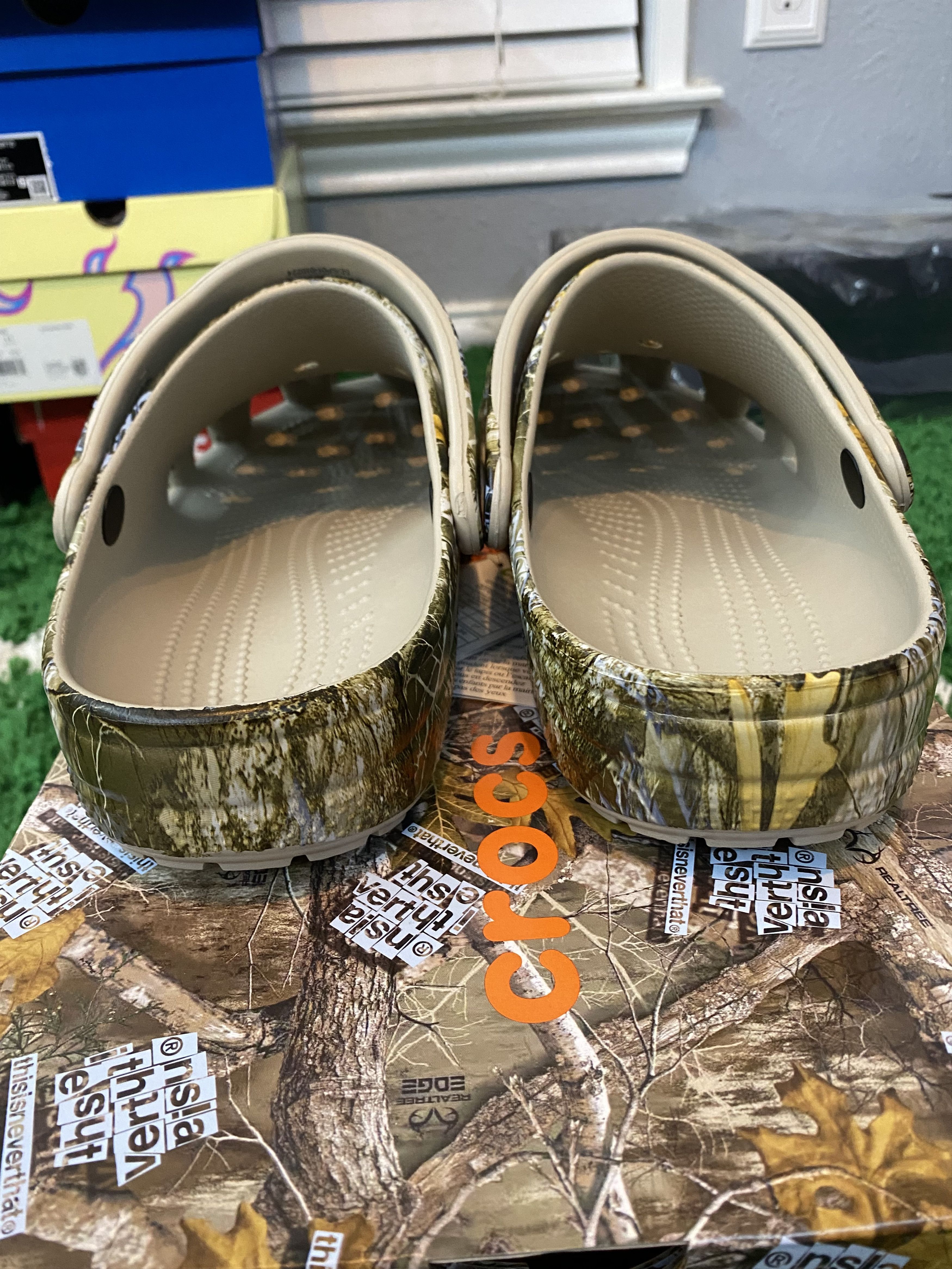 Crocs × thisisneverthat Classic Clog & Jibbets Size US 9 / EU 42 - 10 Thumbnail