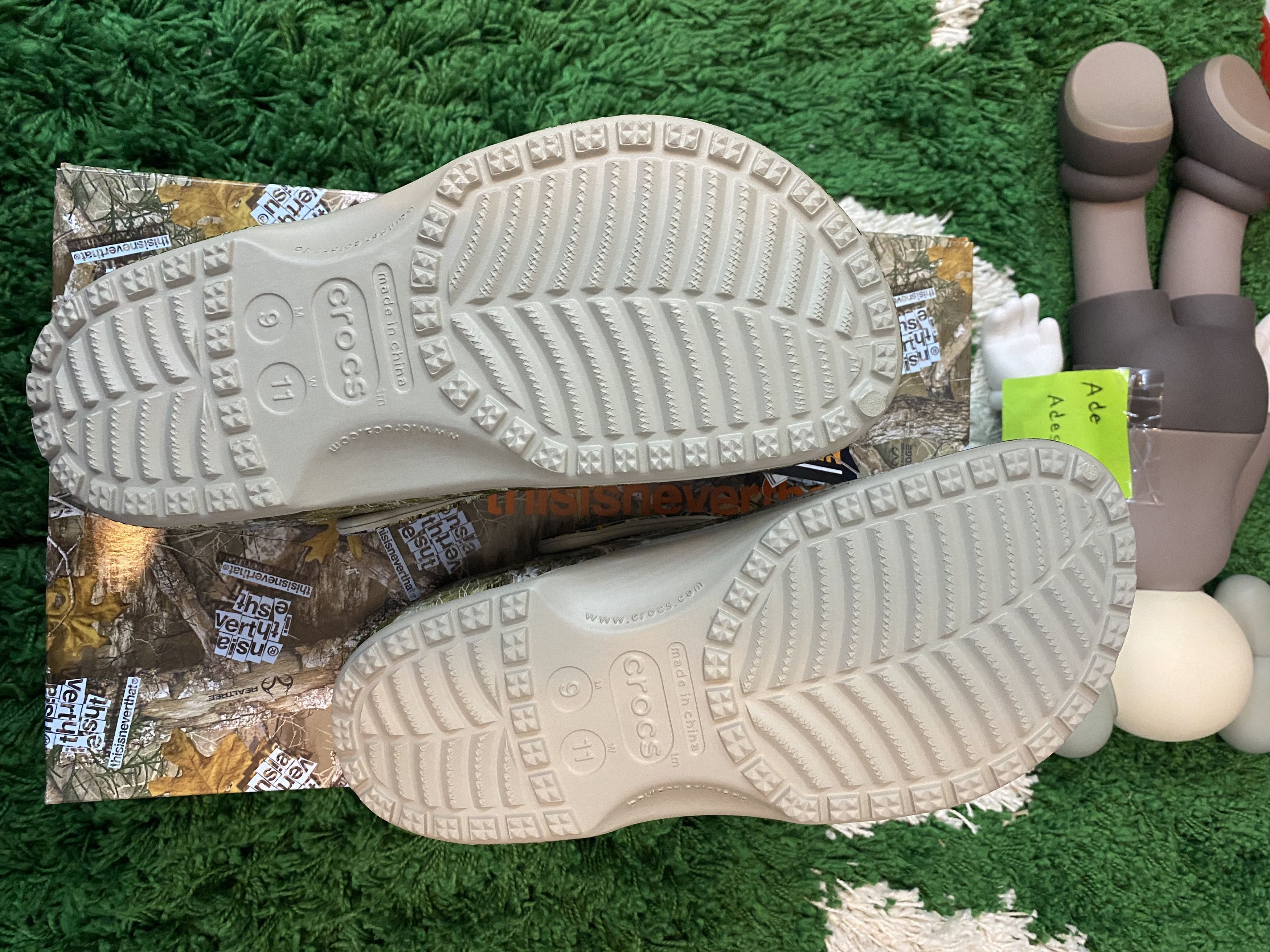 Crocs × thisisneverthat Classic Clog & Jibbets Size US 9 / EU 42 - 11 Thumbnail