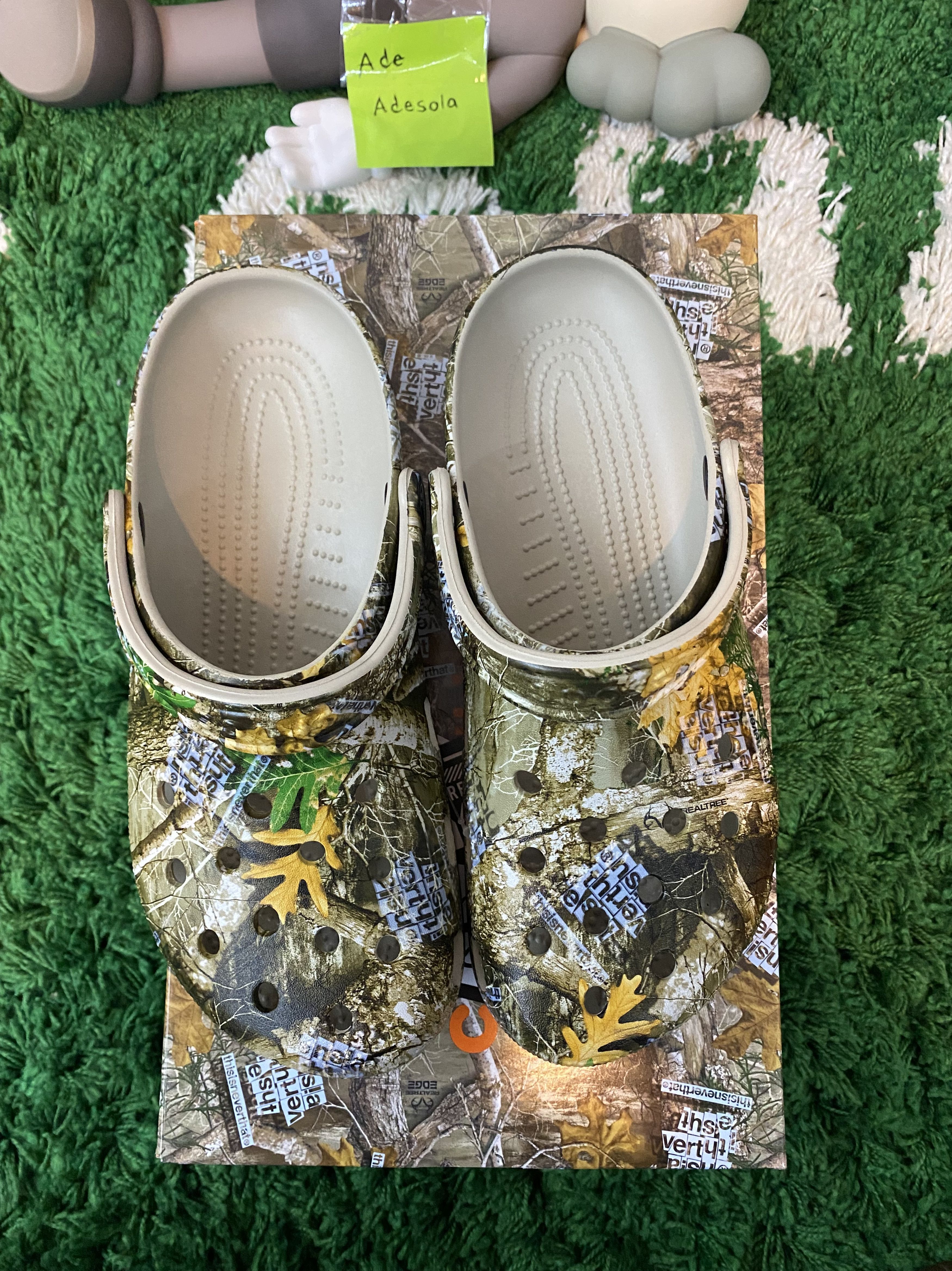 Crocs × thisisneverthat Classic Clog & Jibbets Size US 9 / EU 42 - 12 Thumbnail