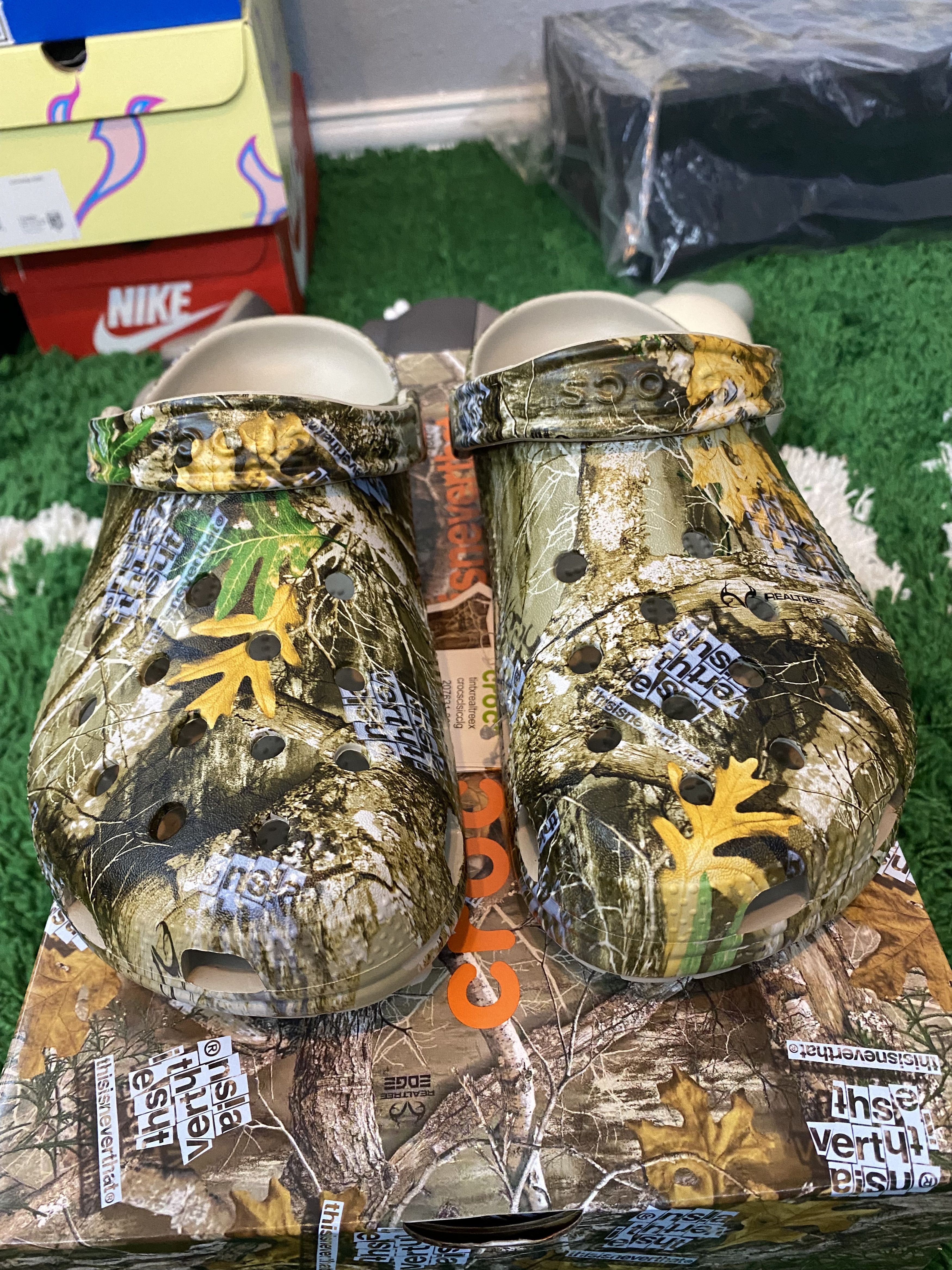 Crocs × thisisneverthat Classic Clog & Jibbets Size US 9 / EU 42 - 8 Thumbnail