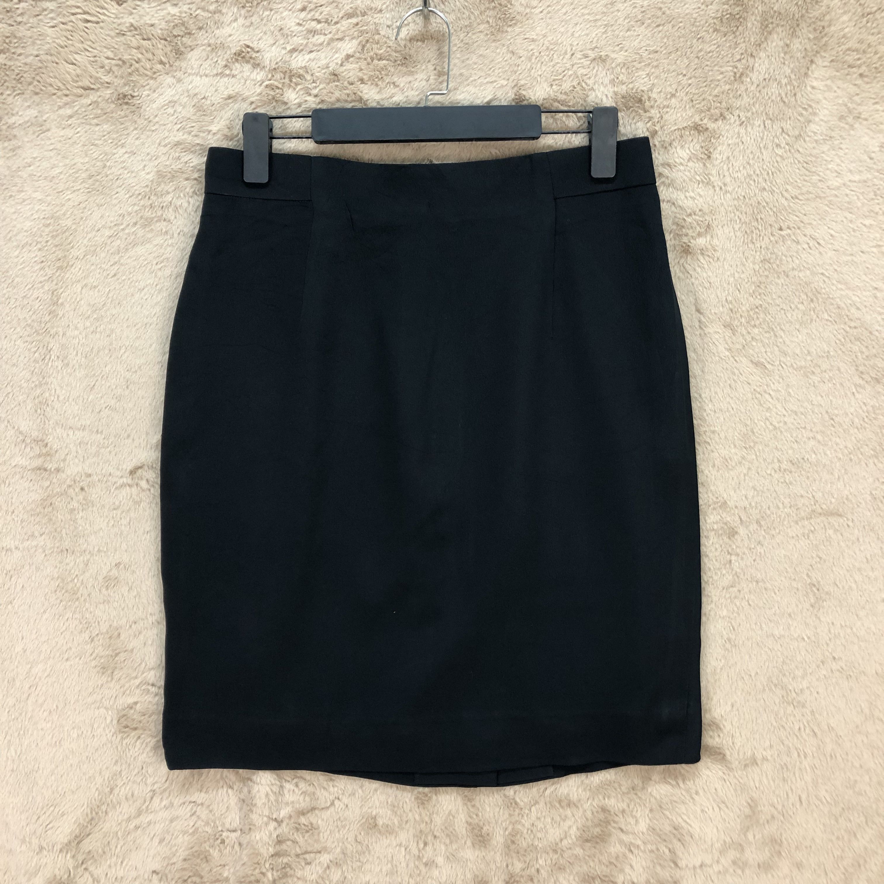 Givenchy ARCHIVES BOUTIQUES GIVENCHY MINI SKIRTS #5664-201 Size 31" - 1 Thumbnail