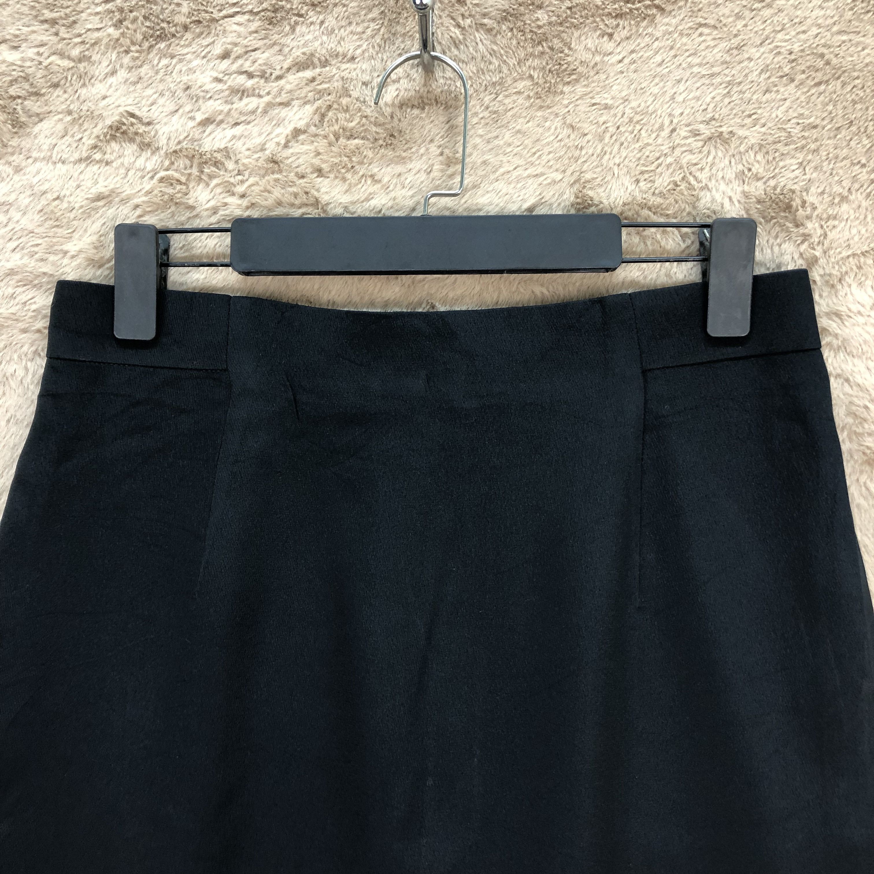 Givenchy ARCHIVES BOUTIQUES GIVENCHY MINI SKIRTS #5664-201 Size 31" - 2 Thumbnail