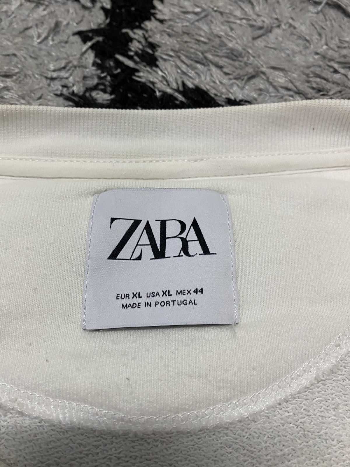 Zara Becoming A Work Of Art Sweatshirt by Zara & Universal Music Size US XL / EU 56 / 4 - 7 Thumbnail