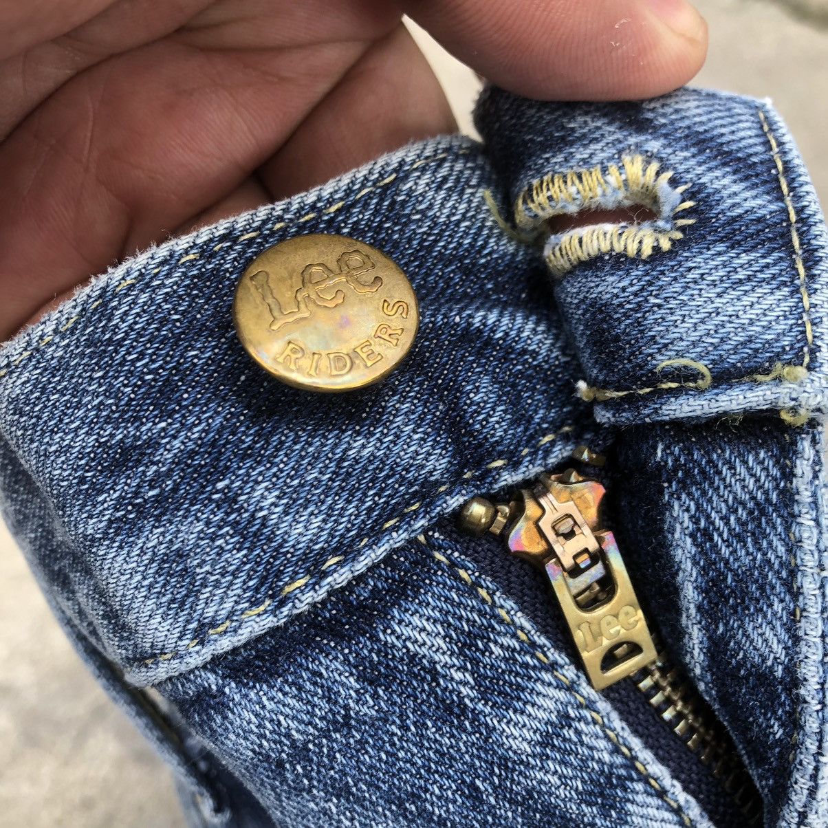 Lee × Vintage 🔥Rare🔥Vintage Lee Riders Stoned Wash Rips Distress Jeans Size US 31 - 11 Thumbnail