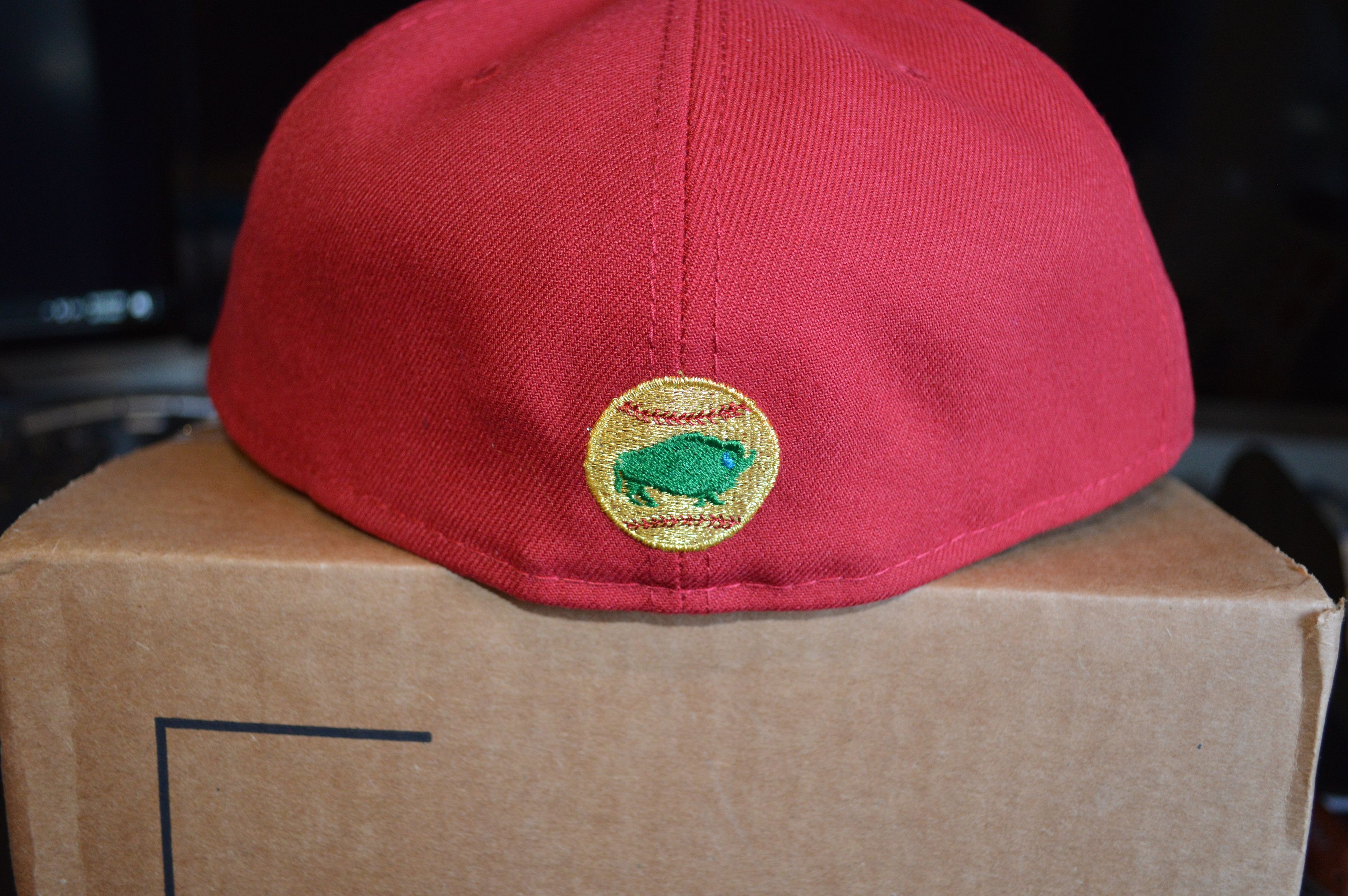 MLB × New Era MyFitteds Bisons 7 7/8 Breakfast Oatmeal Tudor Red Size ONE SIZE - 2 Thumbnail
