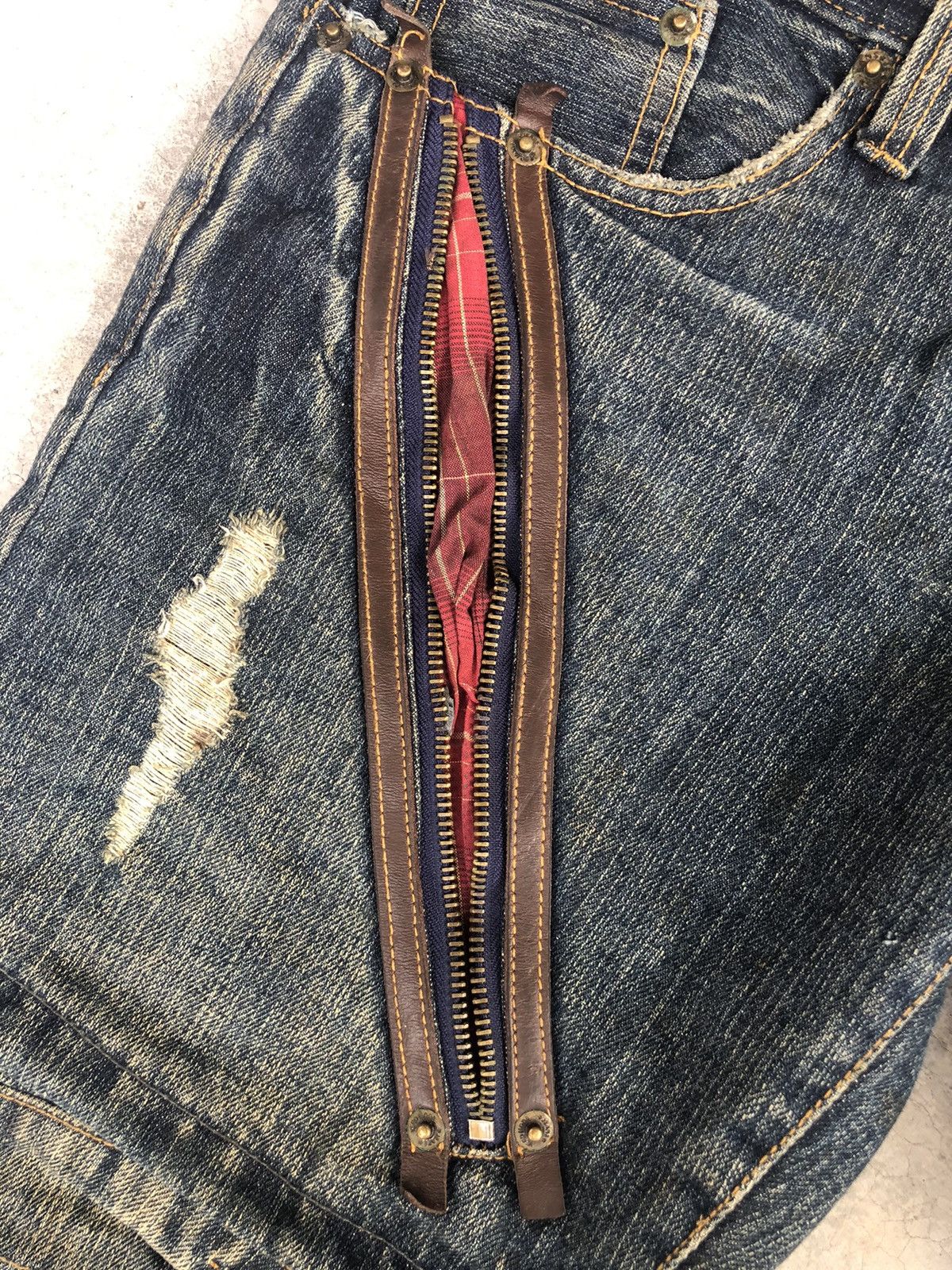Japanese Brand Japanese Rosa Double Waist Distressed Jeans Size US 31 - 15 Thumbnail