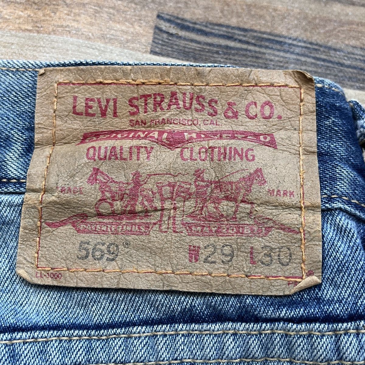 Levi's Vintage Clothing Vintage Levi's 569 Loose Straight Baggy Faded Size US 29 - 17 Thumbnail