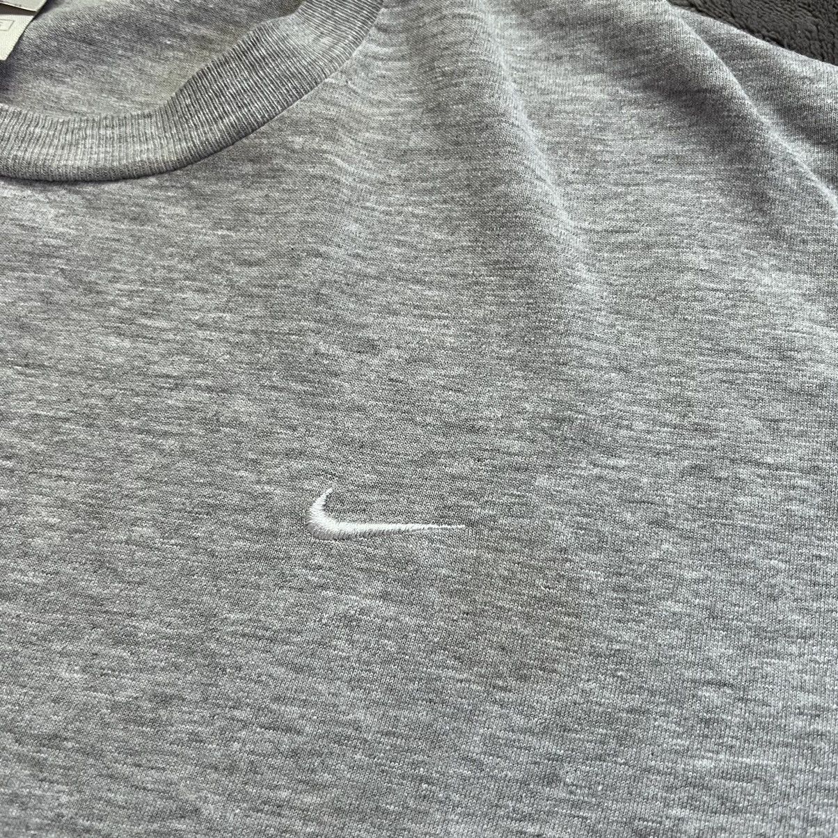 Vintage Vintage Y2K Nike Mini Swoosh Logo Tee Size US L / EU 52-54 / 3 - 3 Thumbnail