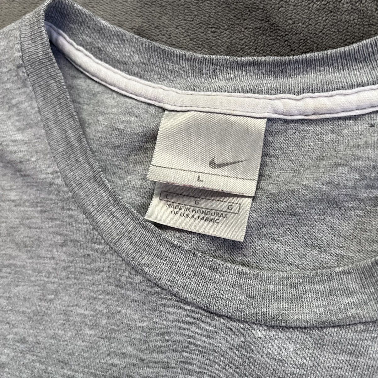 Vintage Vintage Y2K Nike Mini Swoosh Logo Tee Size US L / EU 52-54 / 3 - 2 Thumbnail