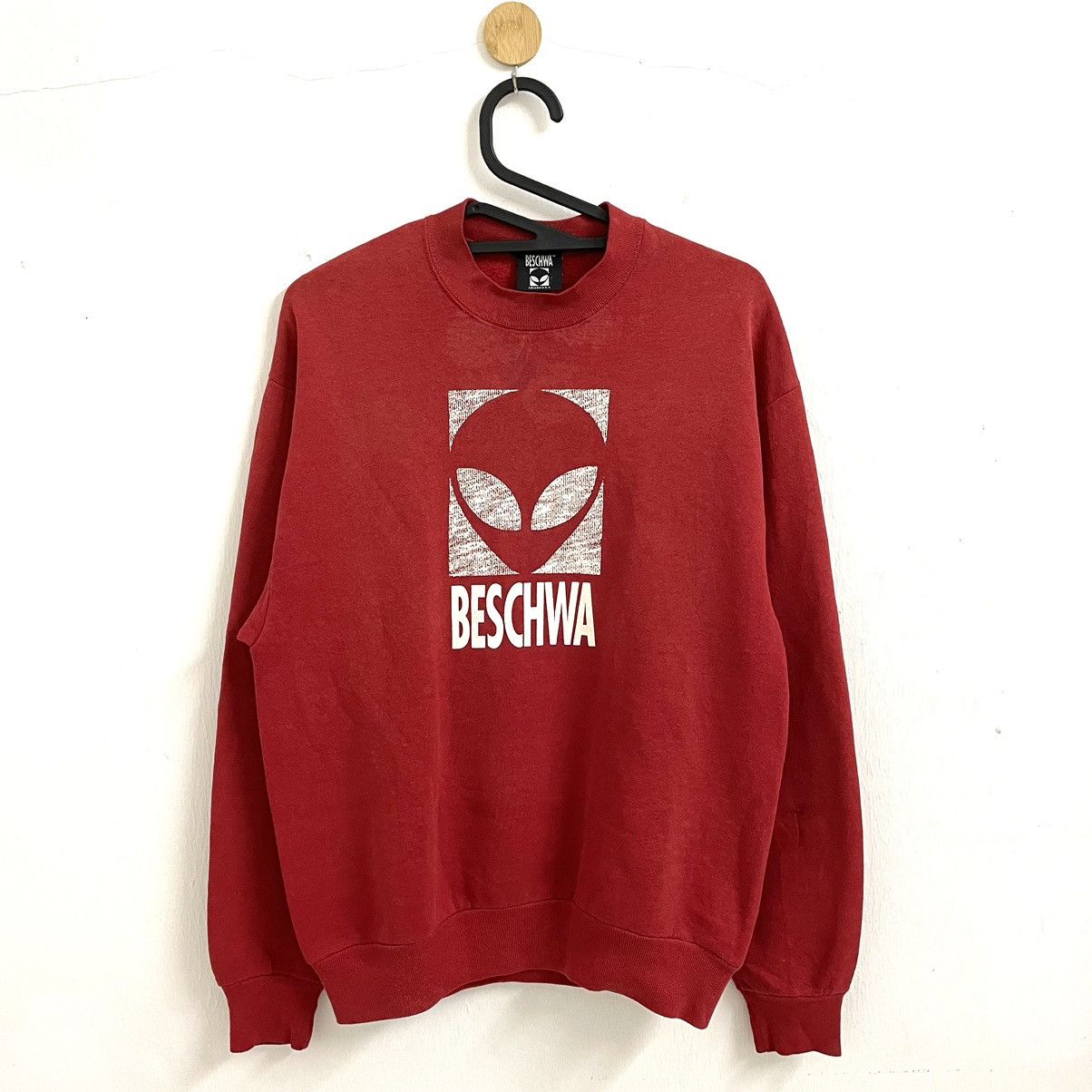 image of Alien Workshop x Skategang Vintage Beschwa Alien Crewneck Sweatshirt Men’S Red Colour (Size Medium)