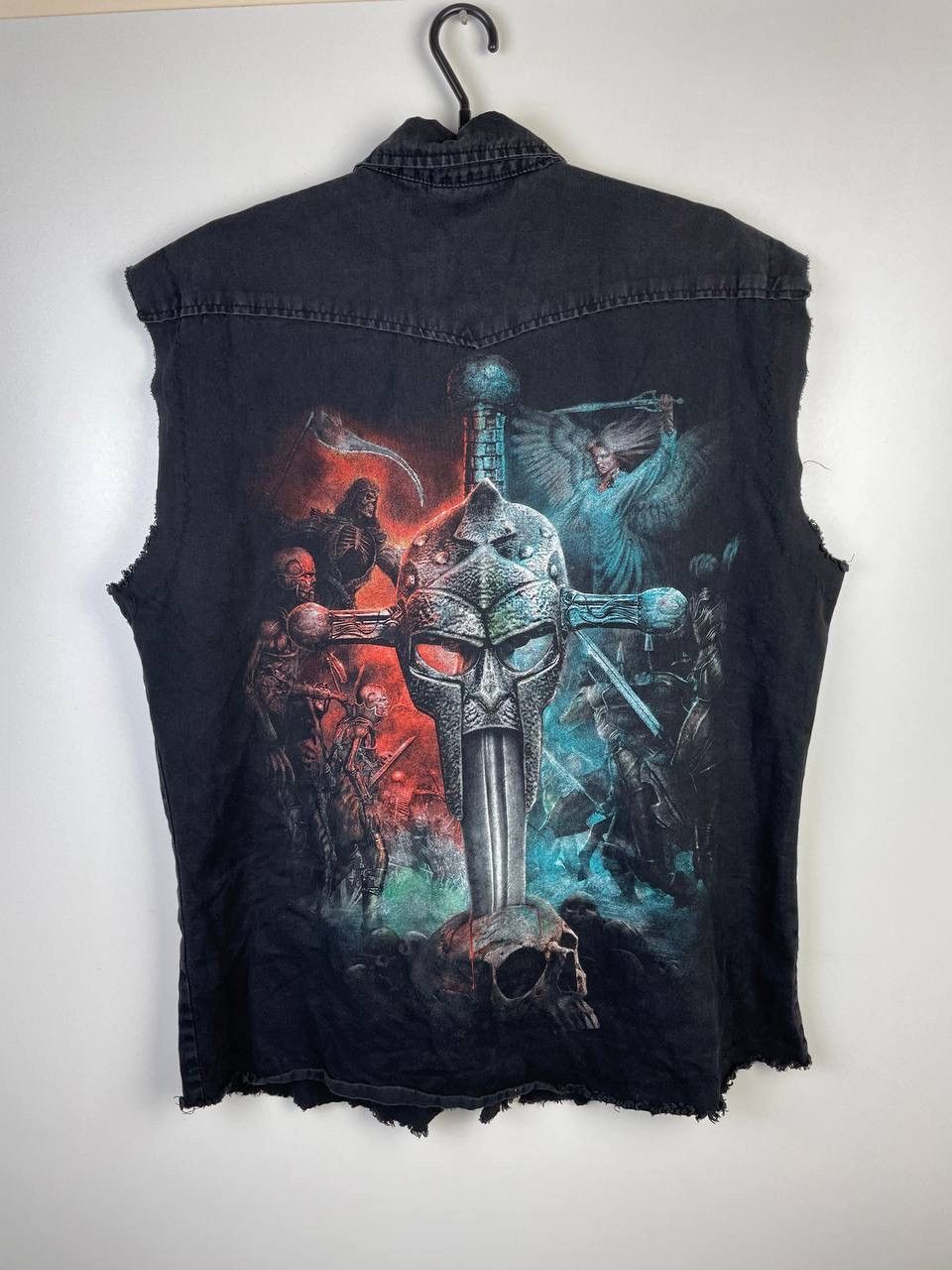 Vintage Skulls Crazy vest size M-L Size US M / EU 48-50 / 2 - 3 Thumbnail