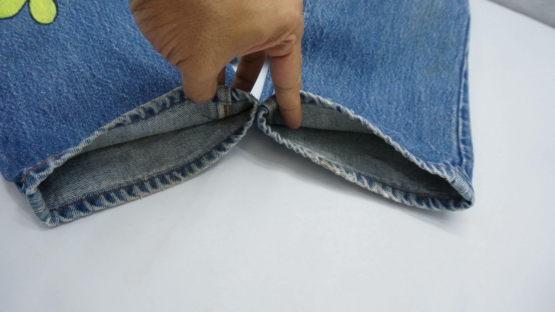 Levi's Vintage Clothing Vintage 80s Levi's 26501 Aging Smiley Paint Blue Jeans LG1 Size US 26 / EU 42 - 25 Thumbnail