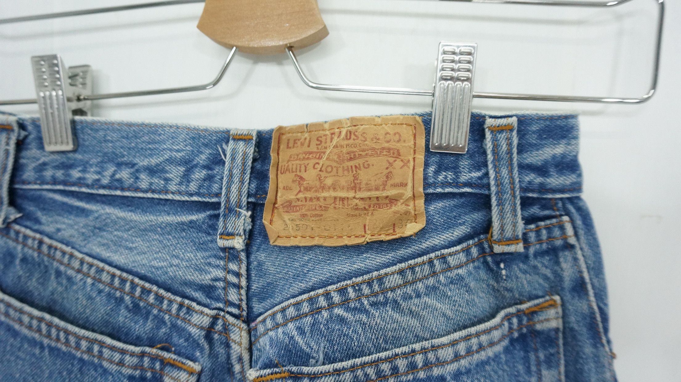 Levi's Vintage Clothing Vintage 80s Levi's 26501 Aging Smiley Paint Blue Jeans LG1 Size US 26 / EU 42 - 10 Thumbnail