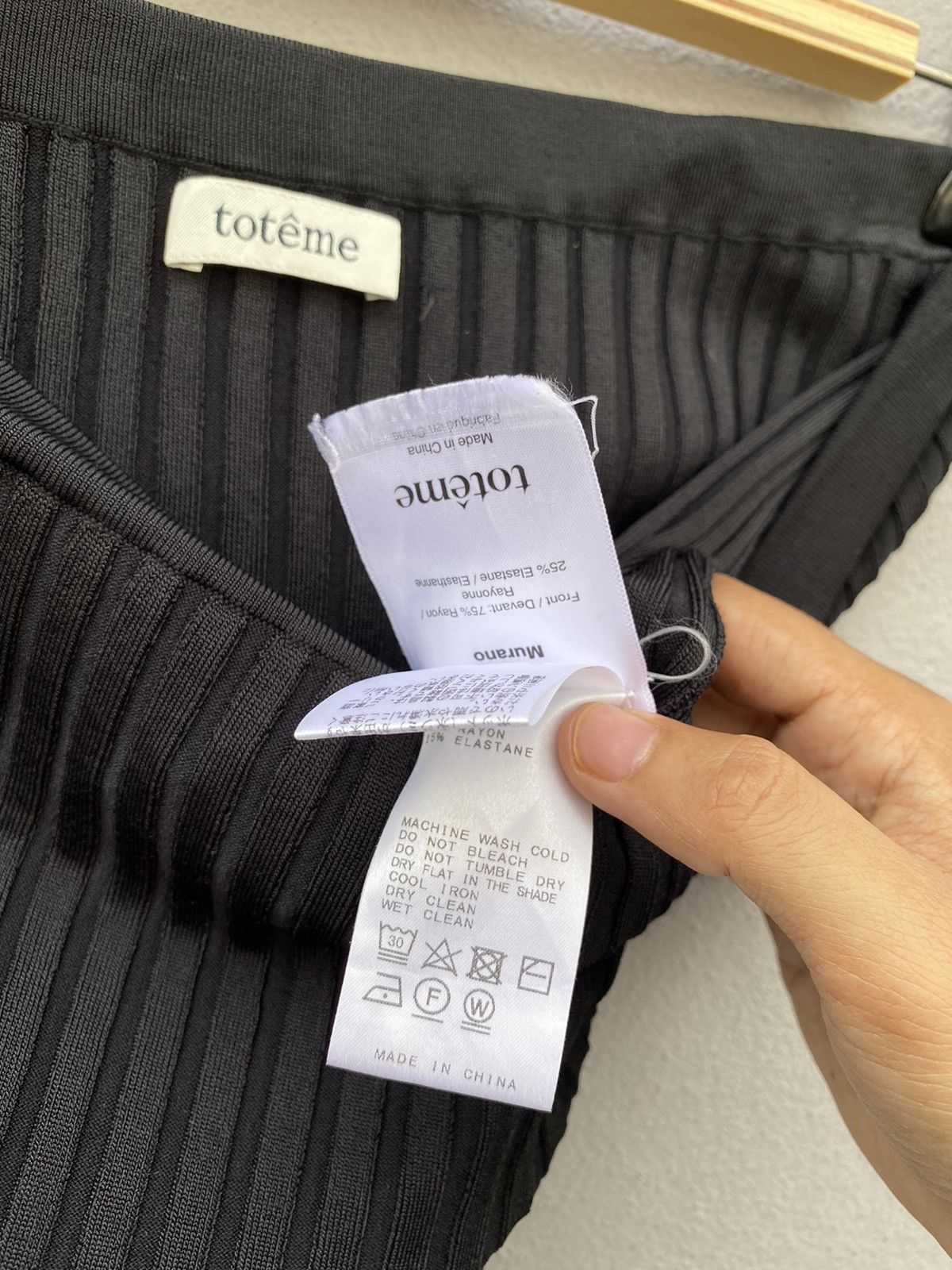 Designer × Toteme totême pleated sculptural skirt Size 28" / US 6 / IT 42 - 4 Thumbnail