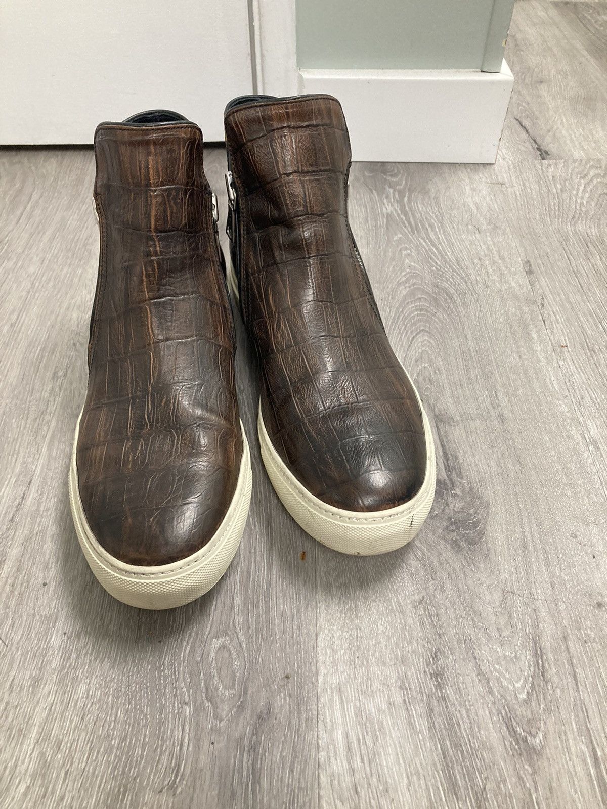 John Varvatos Reed wire insert double zip sneaker. Size 9.5