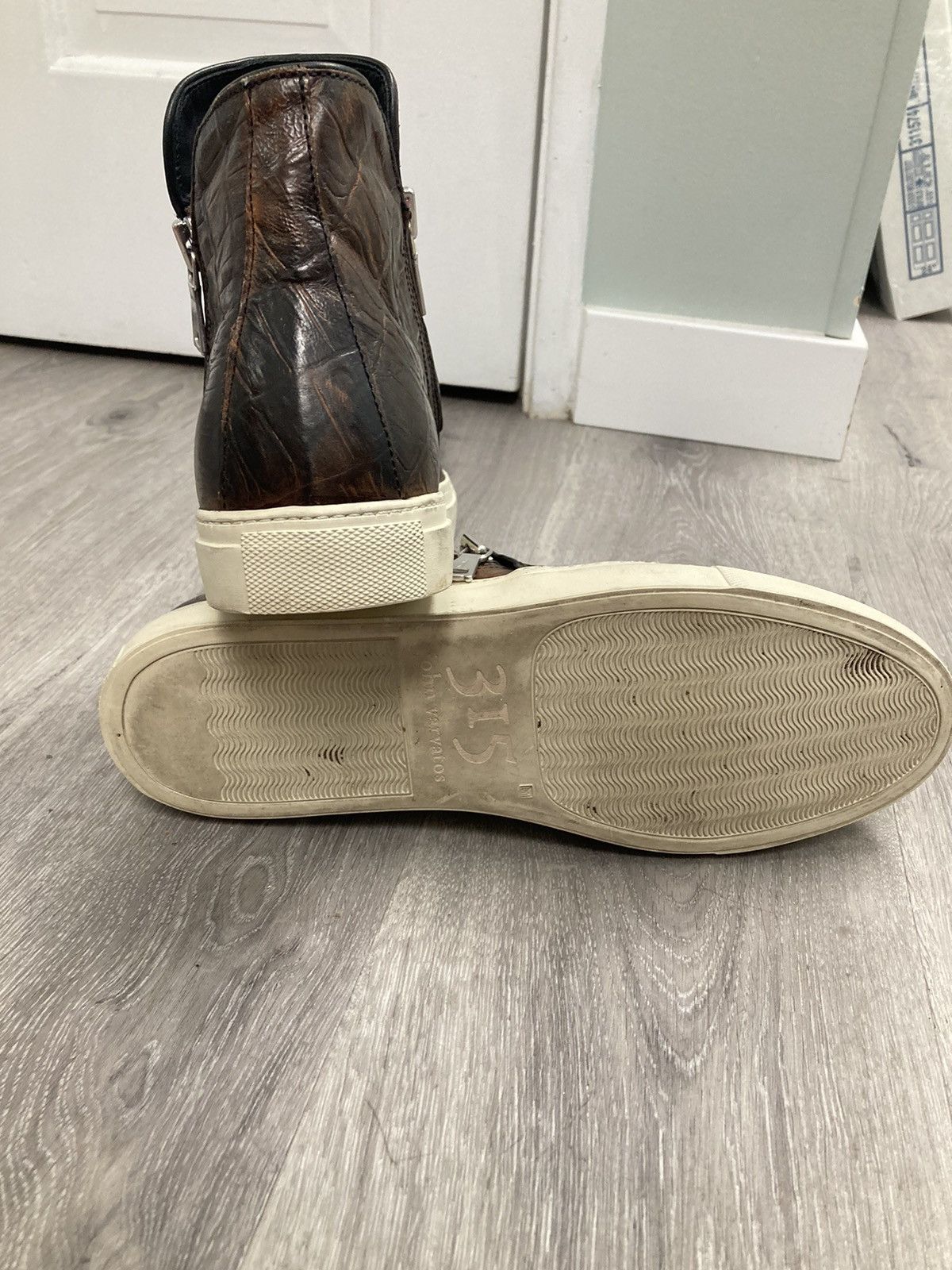 John Varvatos Reed wire insert double zip sneaker. Size 9.5