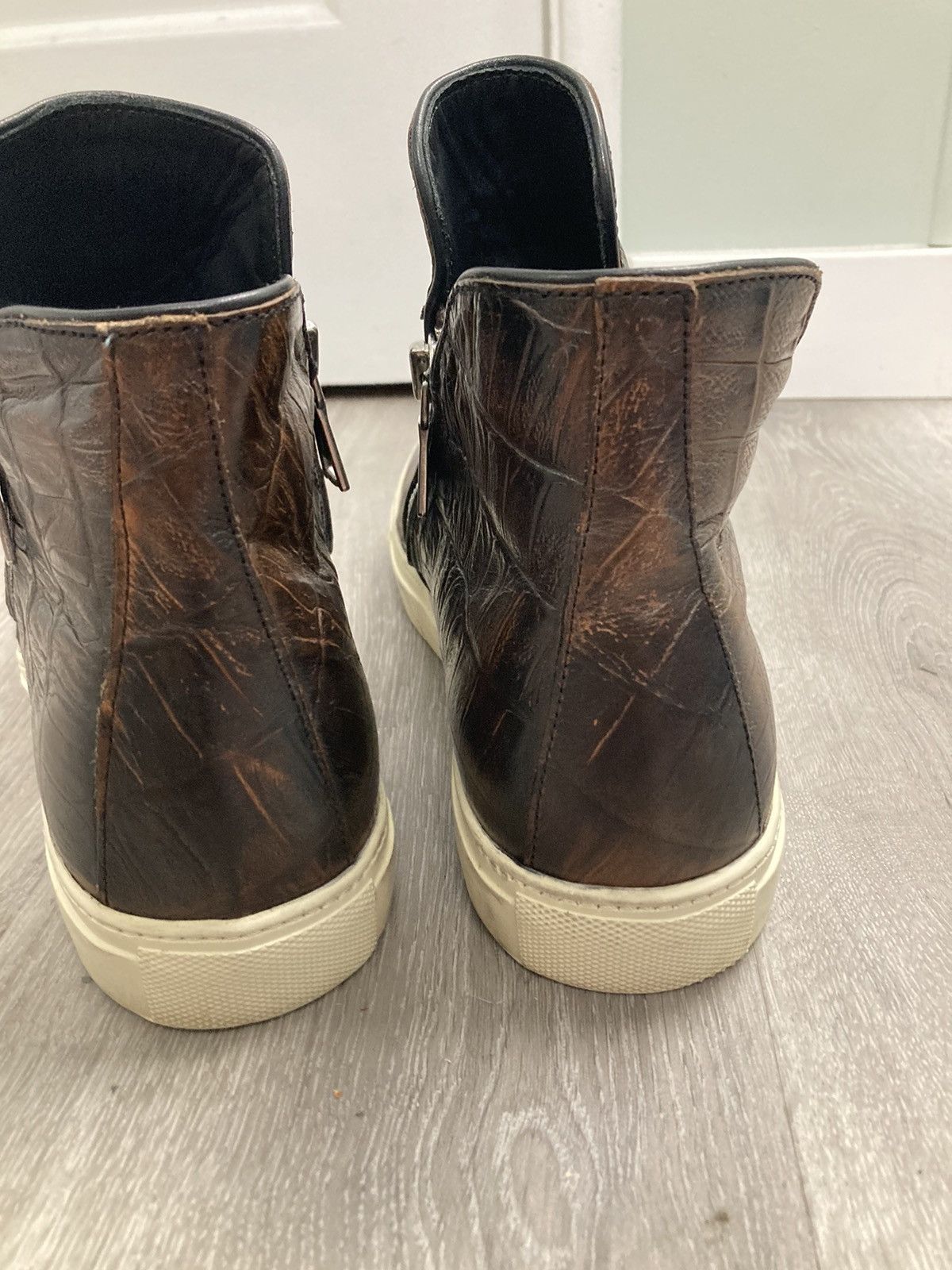 John Varvatos Reed wire insert double zip sneaker. Size 9.5