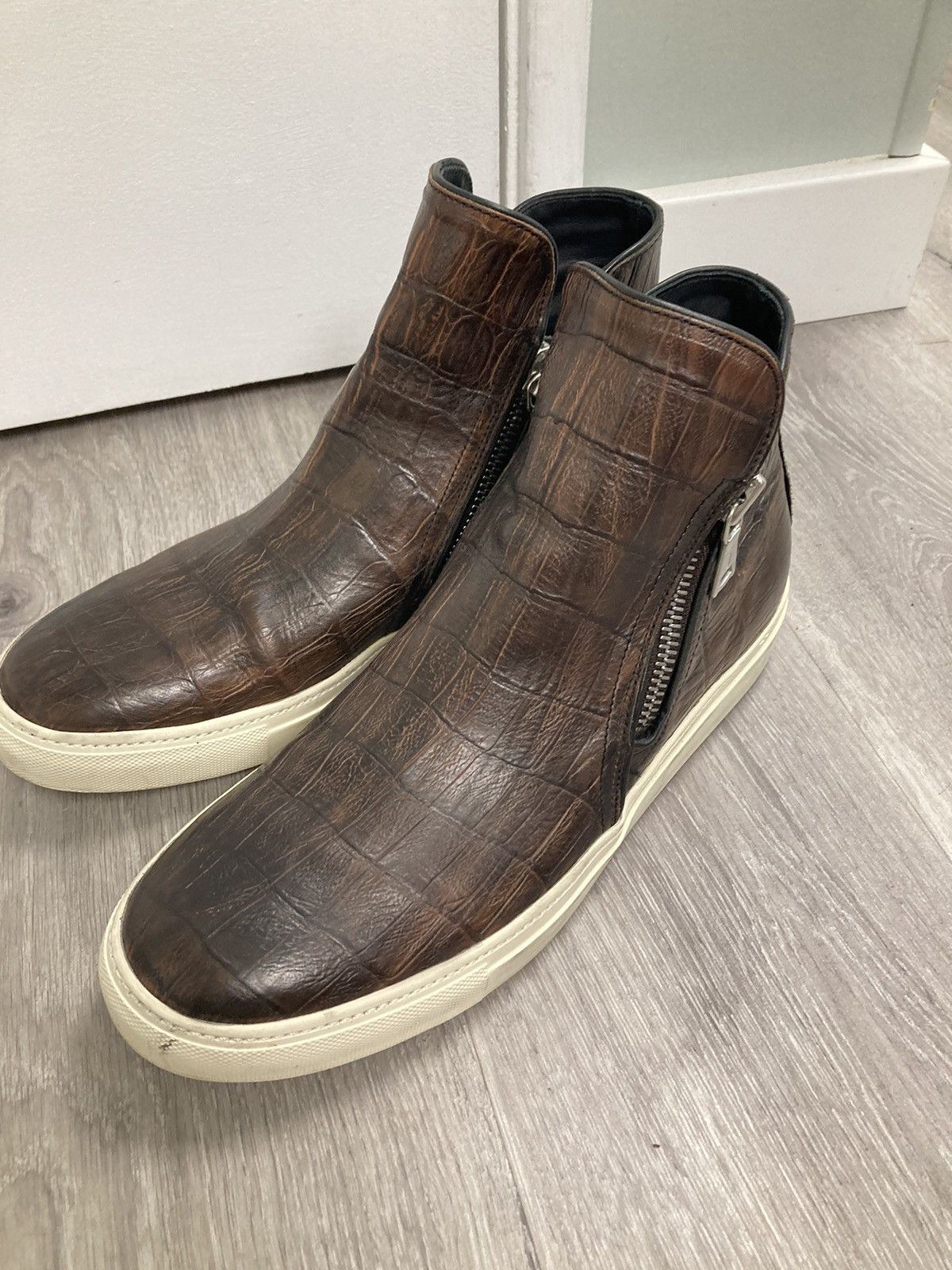 John Varvatos Reed wire insert double zip sneaker. Size 9.5