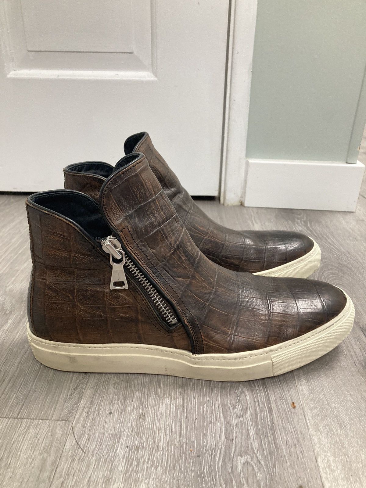 John Varvatos Reed wire insert double zip sneaker. Size 9.5