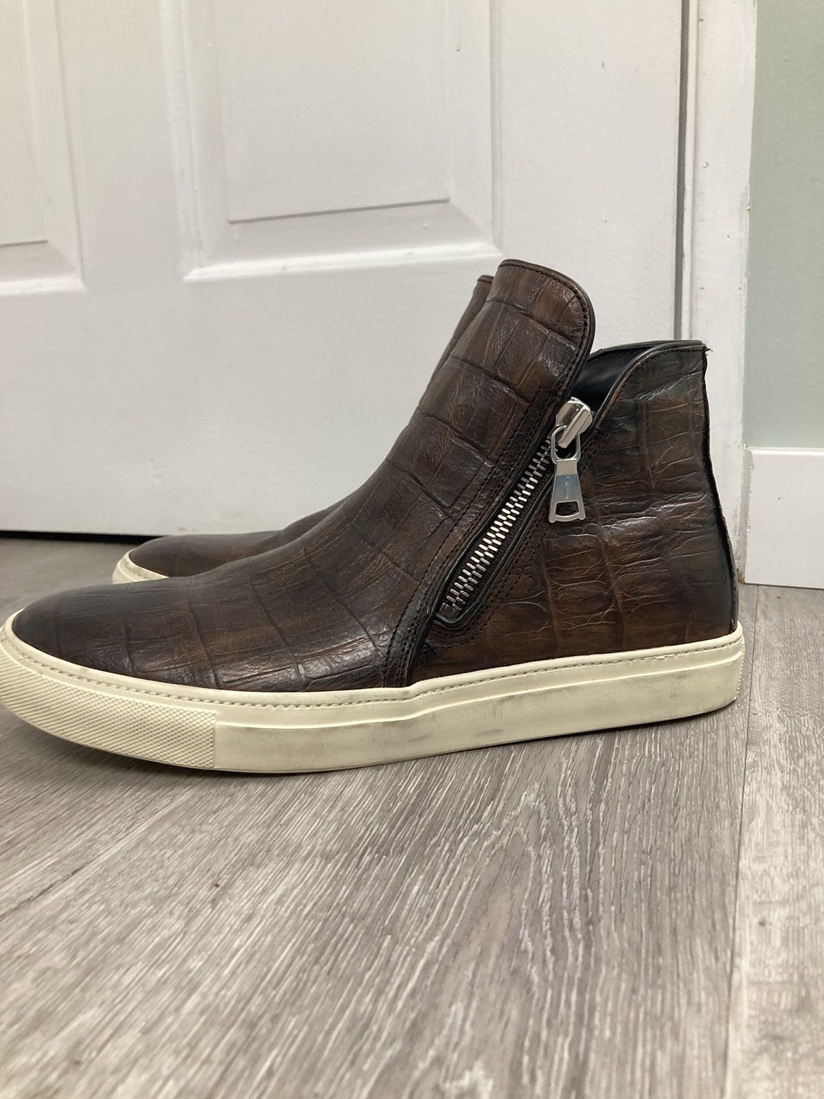 John Varvatos Reed wire insert double zip sneaker. Size 9.5