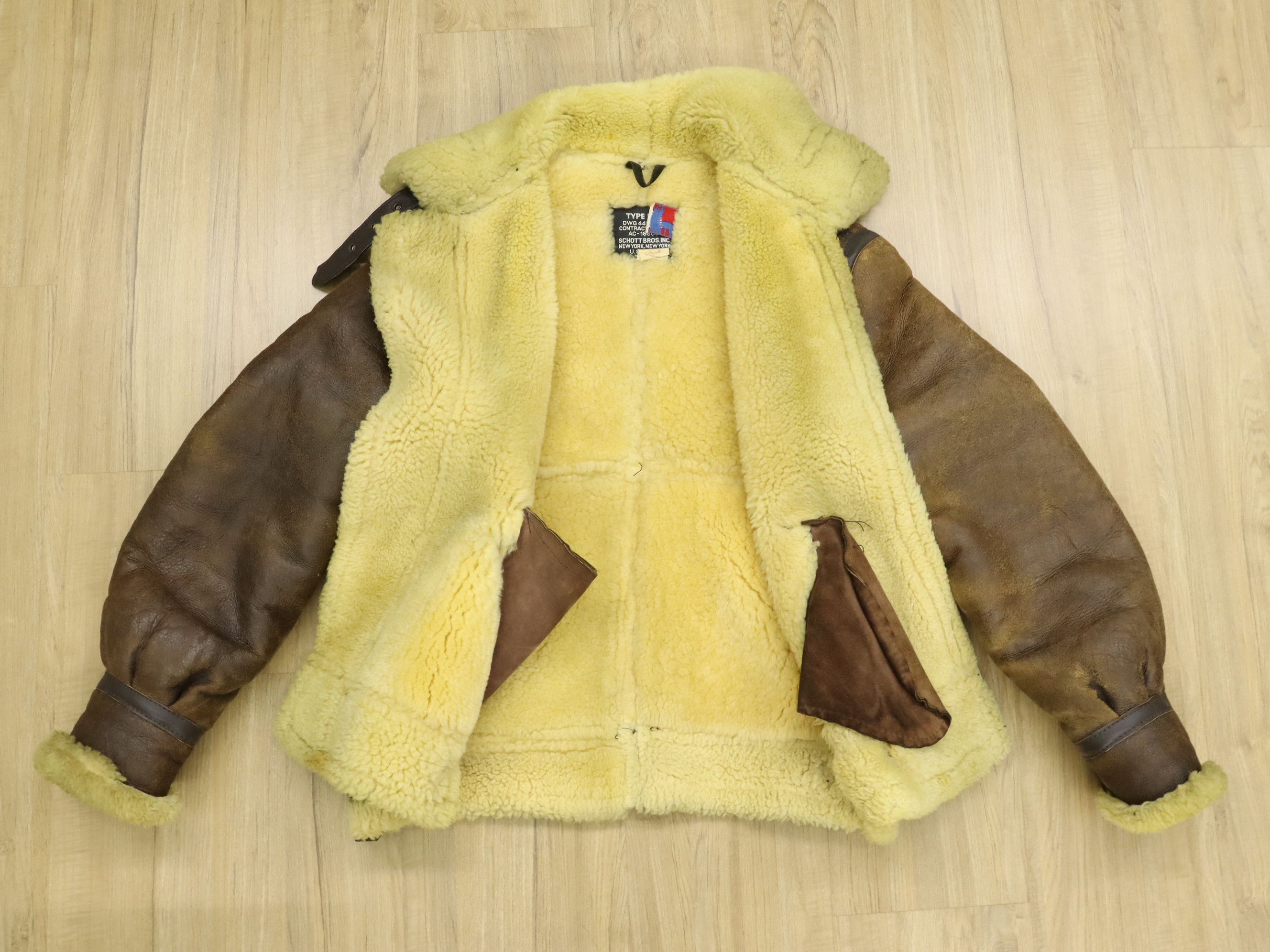 Schott SCHOTT TYPE B-3 SHEARLING LEATHER USAAF FLIGHT BOMBER JKT Size US M / EU 48-50 / 2 - 15 Thumbnail