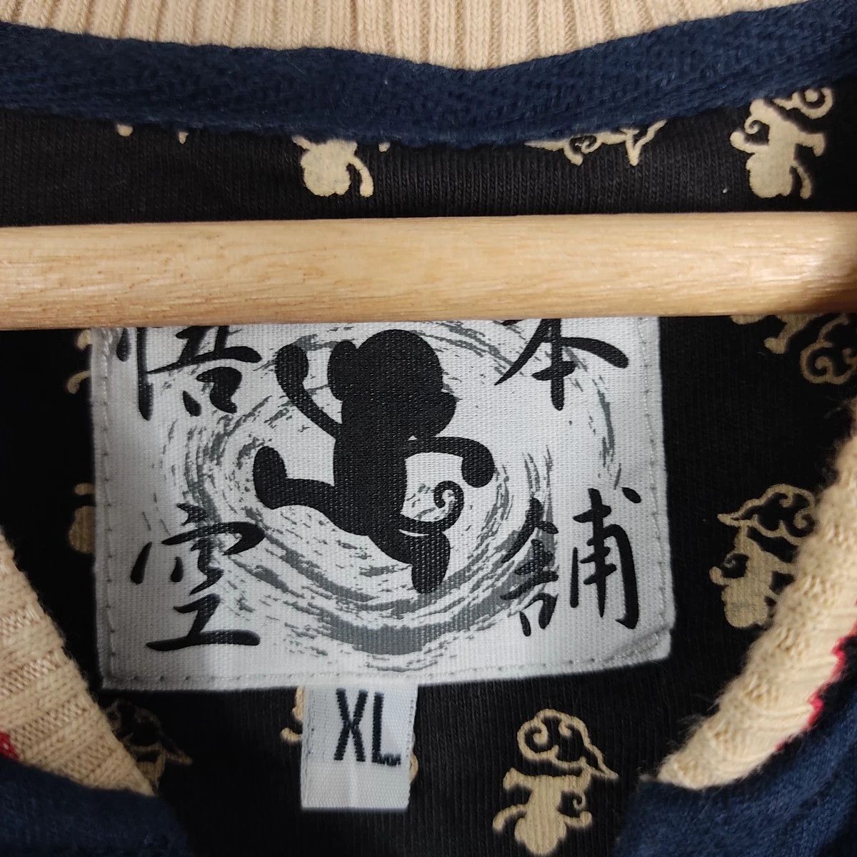 Japanese Brand SUKAJAN fish koi Art Sweatshirt Sweater excellent condition Size US XL / EU 56 / 4 - 4 Thumbnail