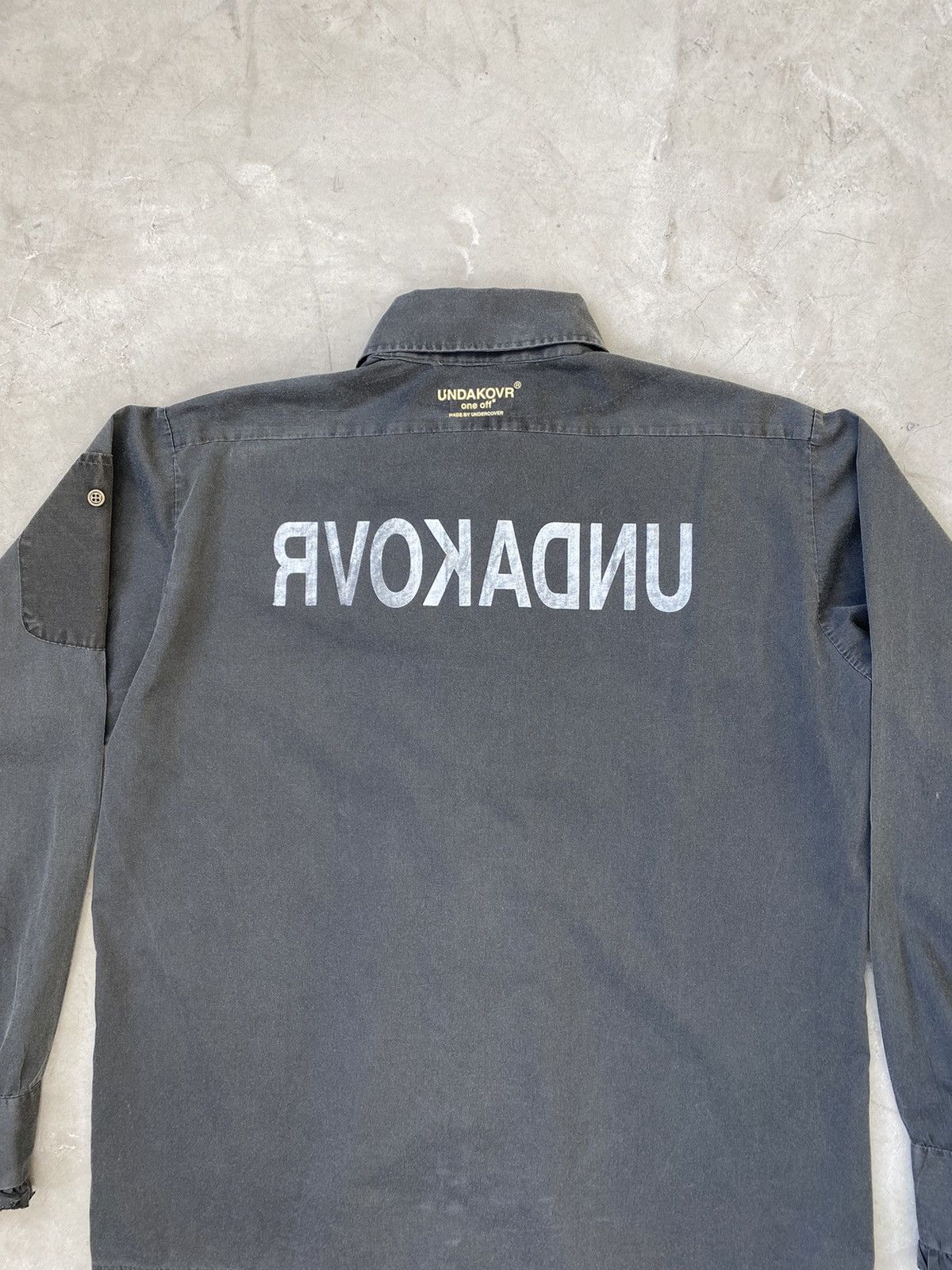 Undercover AW/02 Undercover One Off “Undakovr” ButtonUp Size US L / EU 52-54 / 3 - 7 Thumbnail