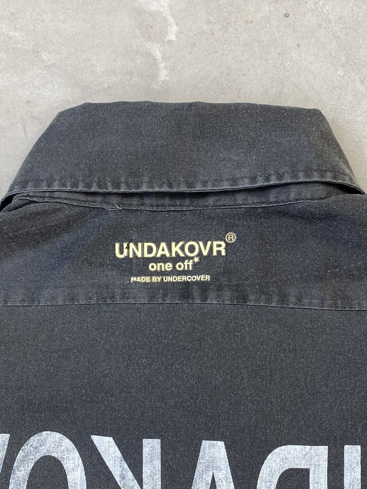 Undercover AW/02 Undercover One Off “Undakovr” ButtonUp Size US L / EU 52-54 / 3 - 8 Thumbnail
