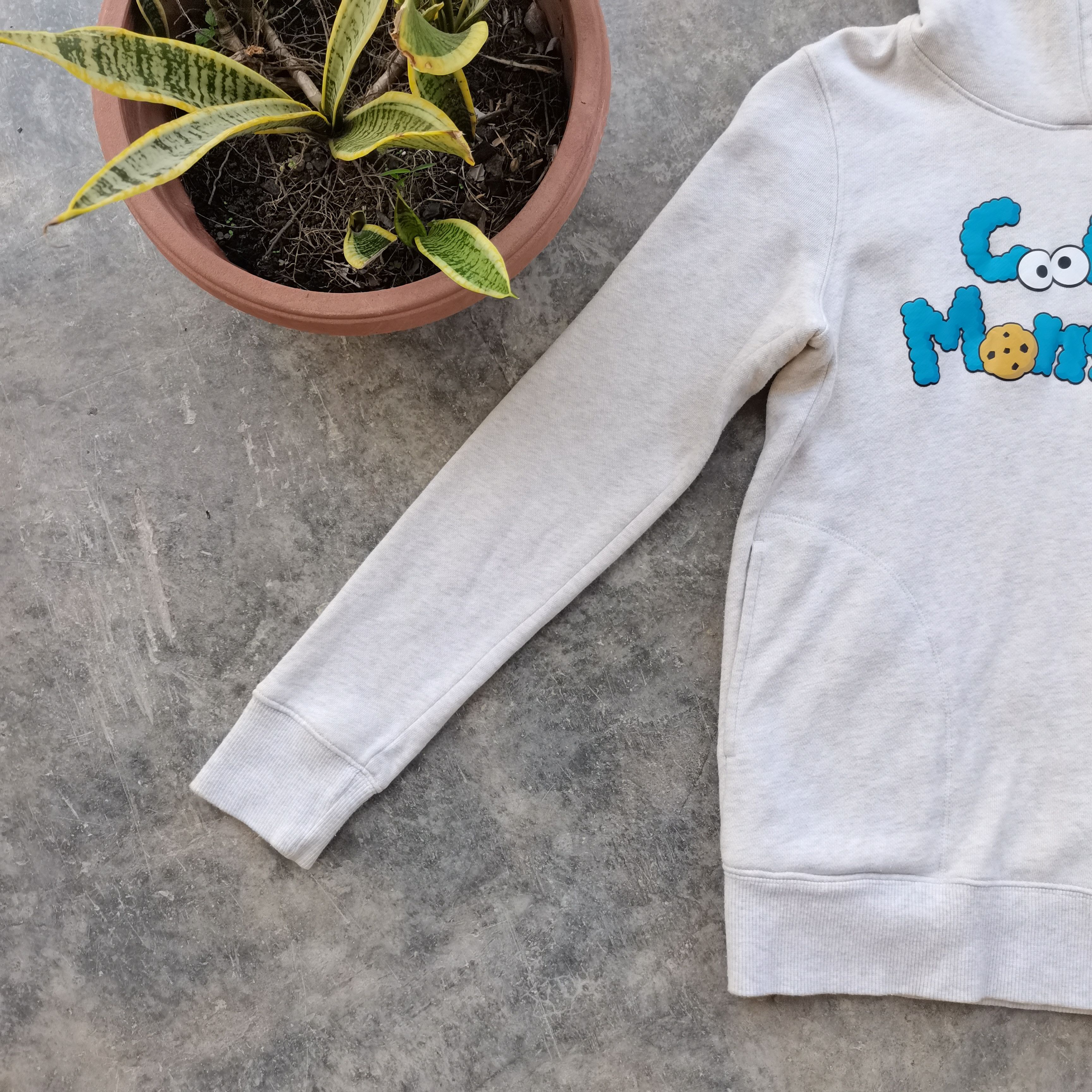 Japanese Brand × Vintage UNIQLO X SESAME STREET Sweater With Hoodie Size US M / EU 48-50 / 2 - 6 Thumbnail
