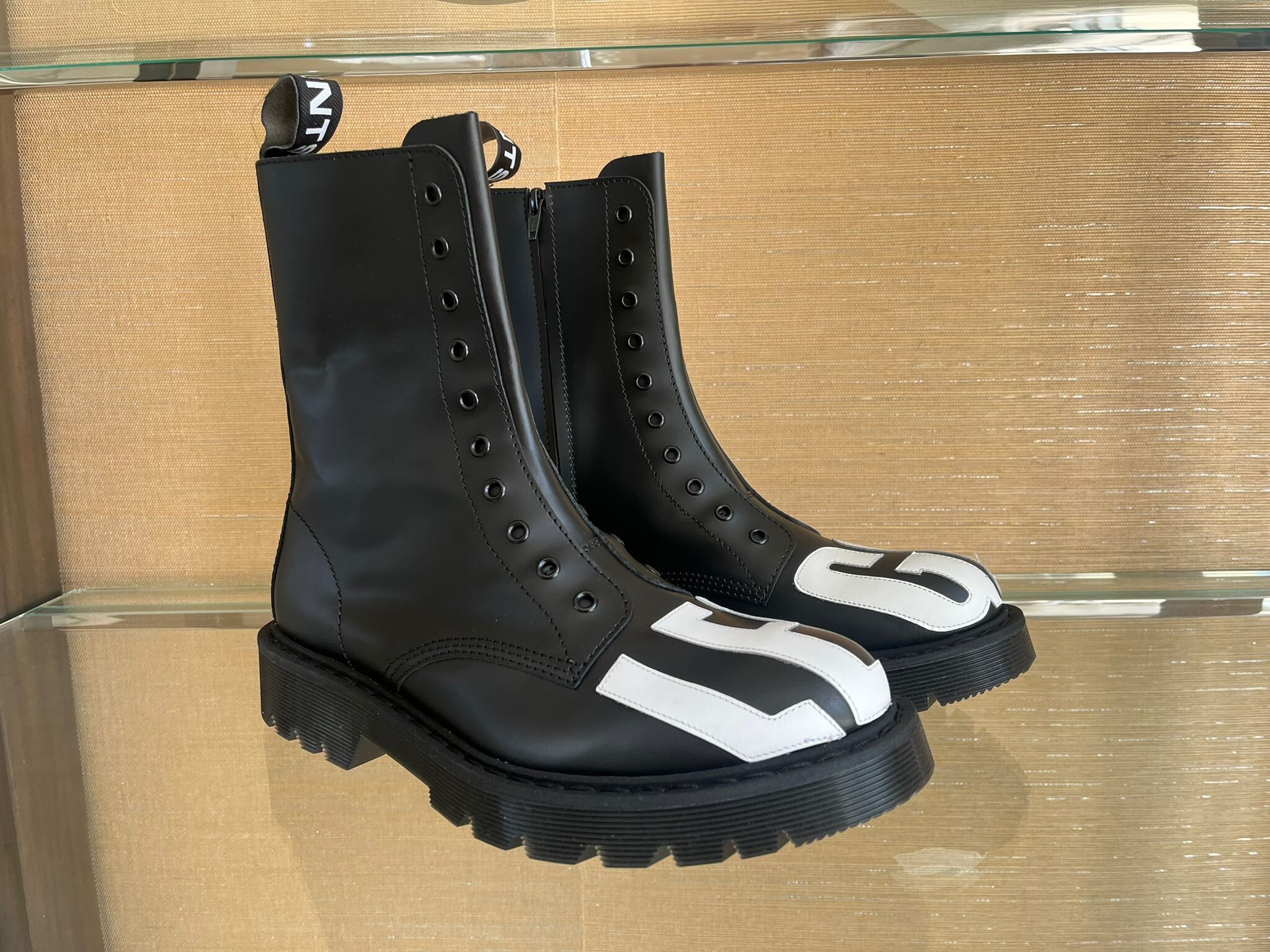 Pre-owned Vetements Let Go Let-go Laceless Leather Boots In Black