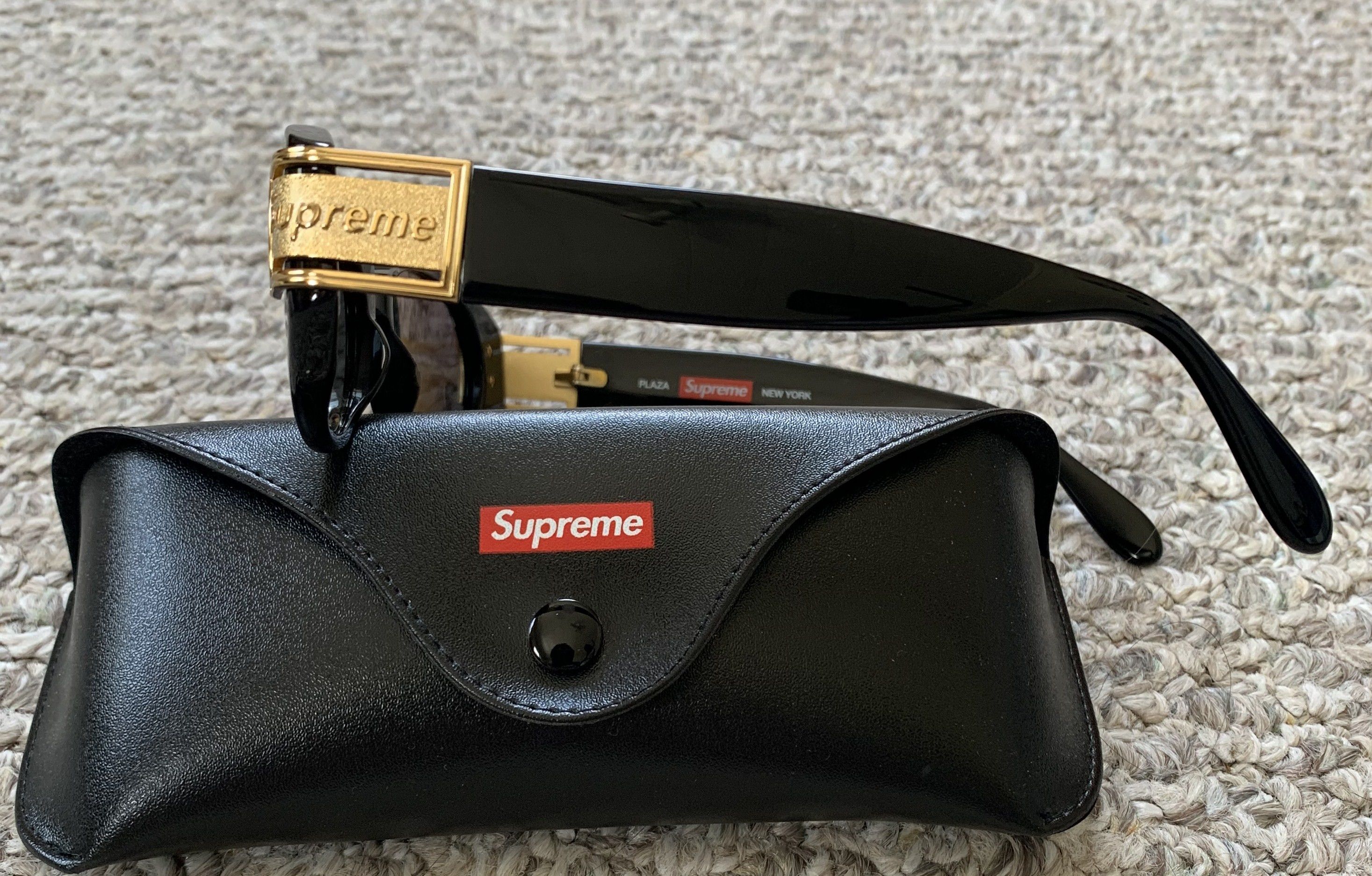 Supreme S/S 2018 Supreme Plaza Sunglasses + Case Size ONE SIZE - 2 Thumbnail