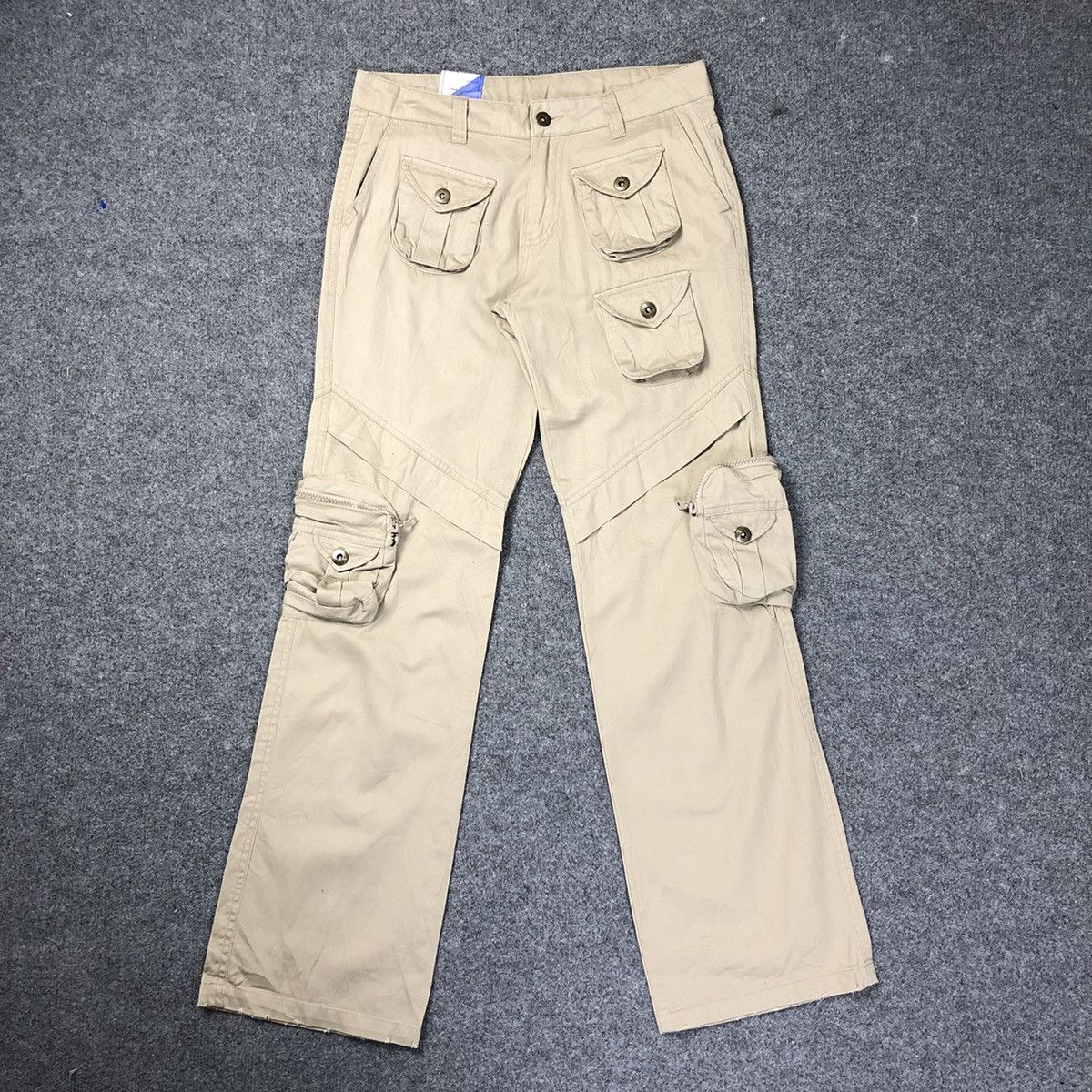 image of Vintage Ug4 Jeans 3D Pocket Cargo Pants in Beige, Men's (Size 30)