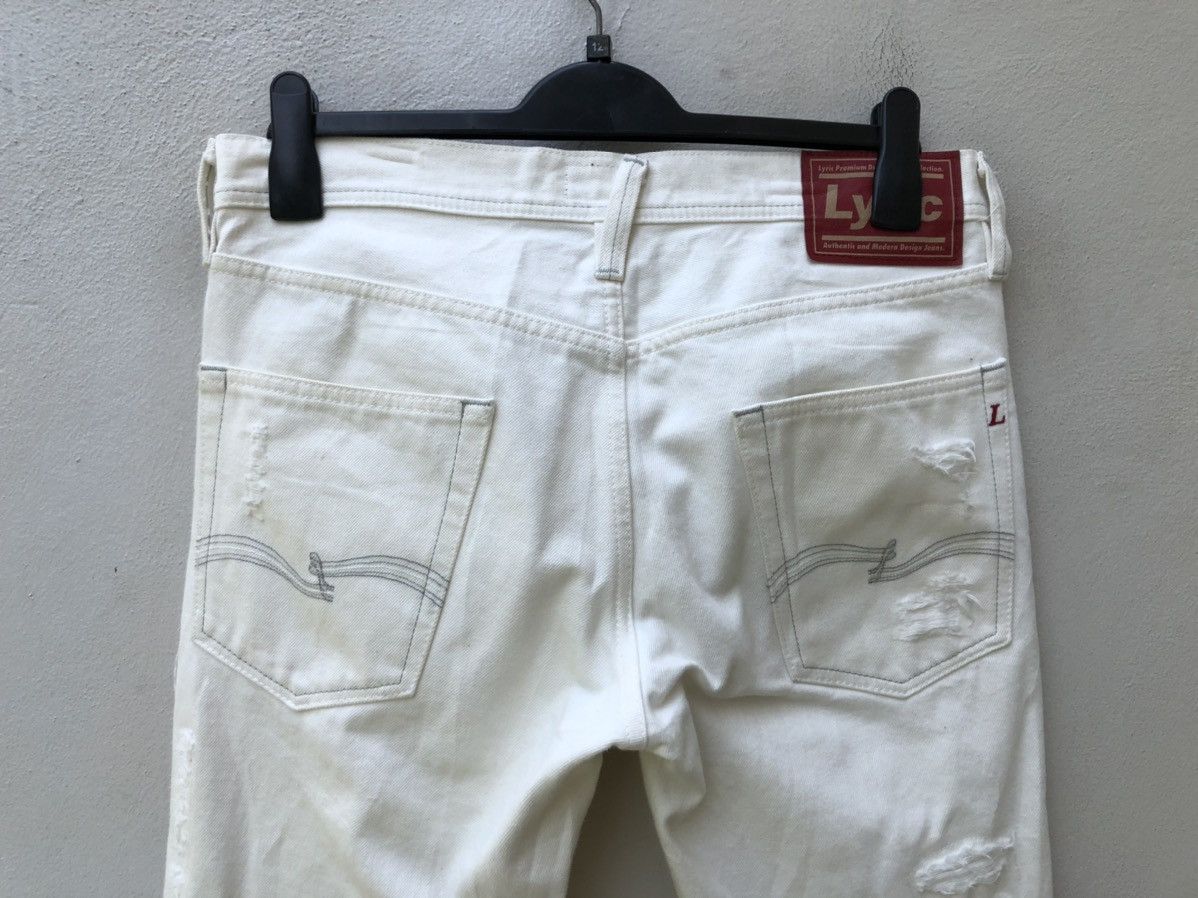Vintage Lyric Made in Japan Rips Distressed Patchwork White Denim Size US 31 - 12 Thumbnail