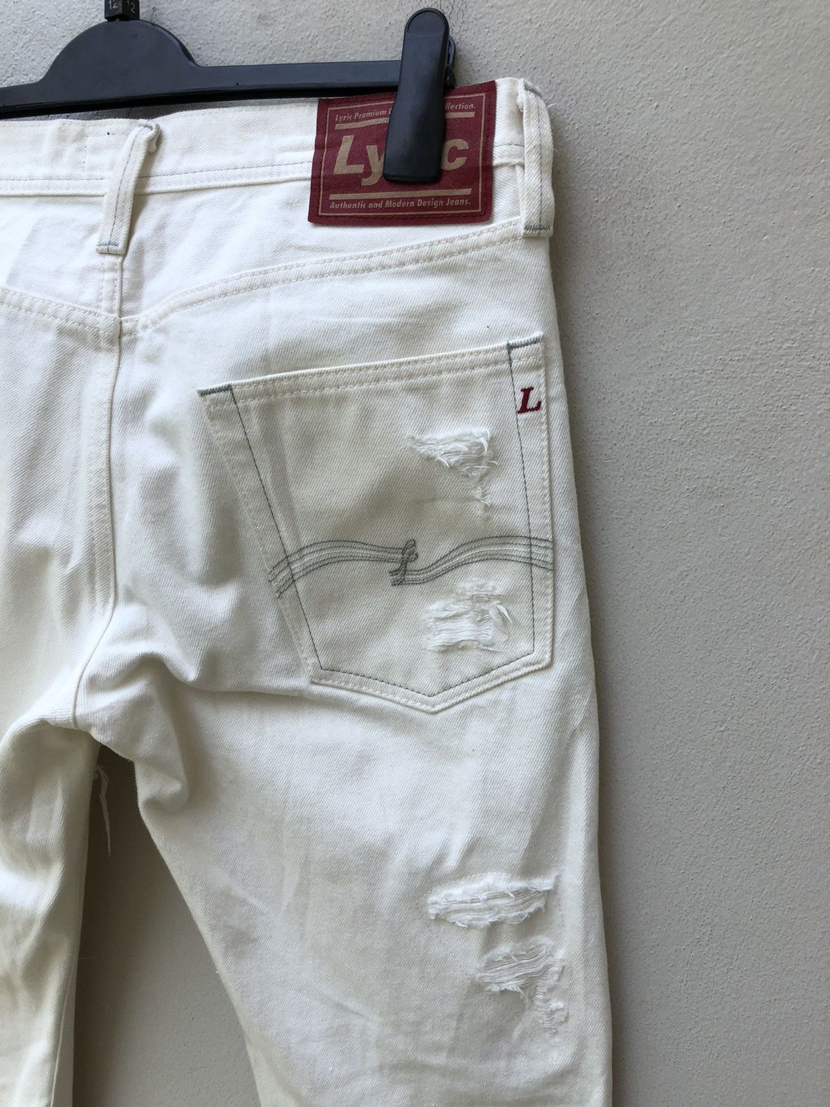 Vintage Lyric Made in Japan Rips Distressed Patchwork White Denim Size US 31 - 14 Thumbnail