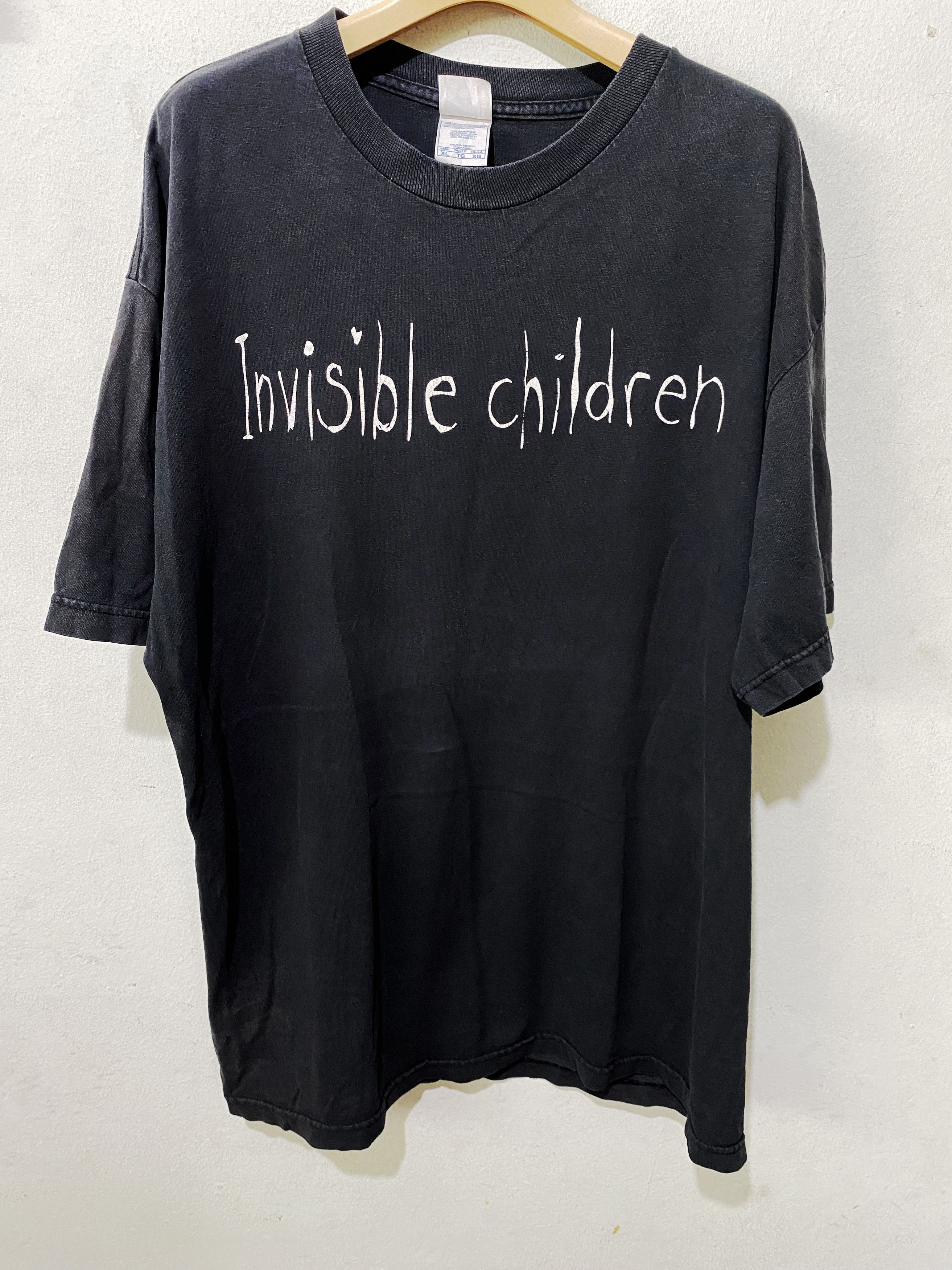 Vintage Vintage 2006 Invisible Children Shirt Size US XL / EU 56 / 4 - 1 Thumbnail