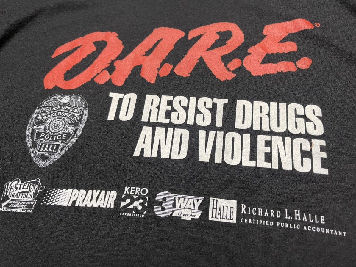 Vintage Vintage D.A.R.E Resist Drugs And Violence Shirt Size US L / EU 52-54 / 3 - 6 Thumbnail