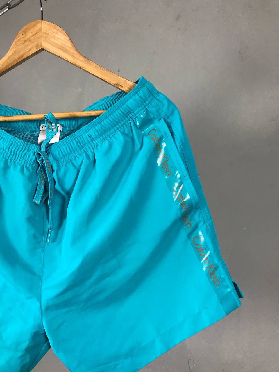 Calvin Klein Calvin Klein lampas luxury streetwear shorts Size US 34 / EU 50 - 2 Thumbnail