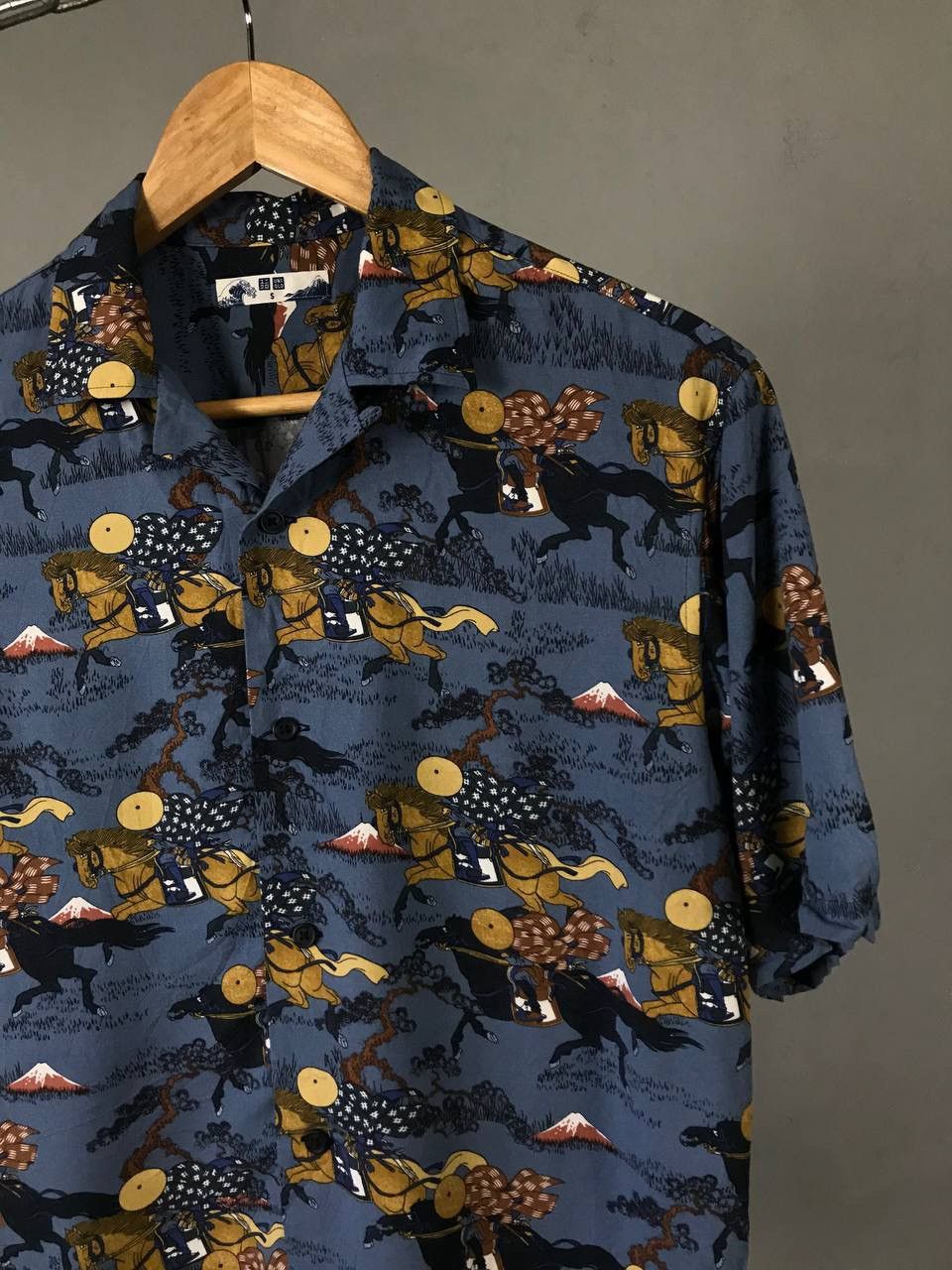 Uniqlo Uniqlo Japanese brand streetwear crazy multicolor shirt Size US S / EU 44-46 / 1 - 2 Thumbnail