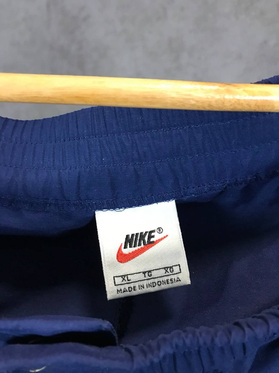 Vintage Nike swoosh streetwear vintage shorts Size US 36 / EU 52 - 5 Thumbnail
