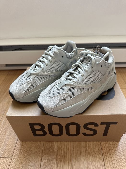 adidas yeezy 700 size 6