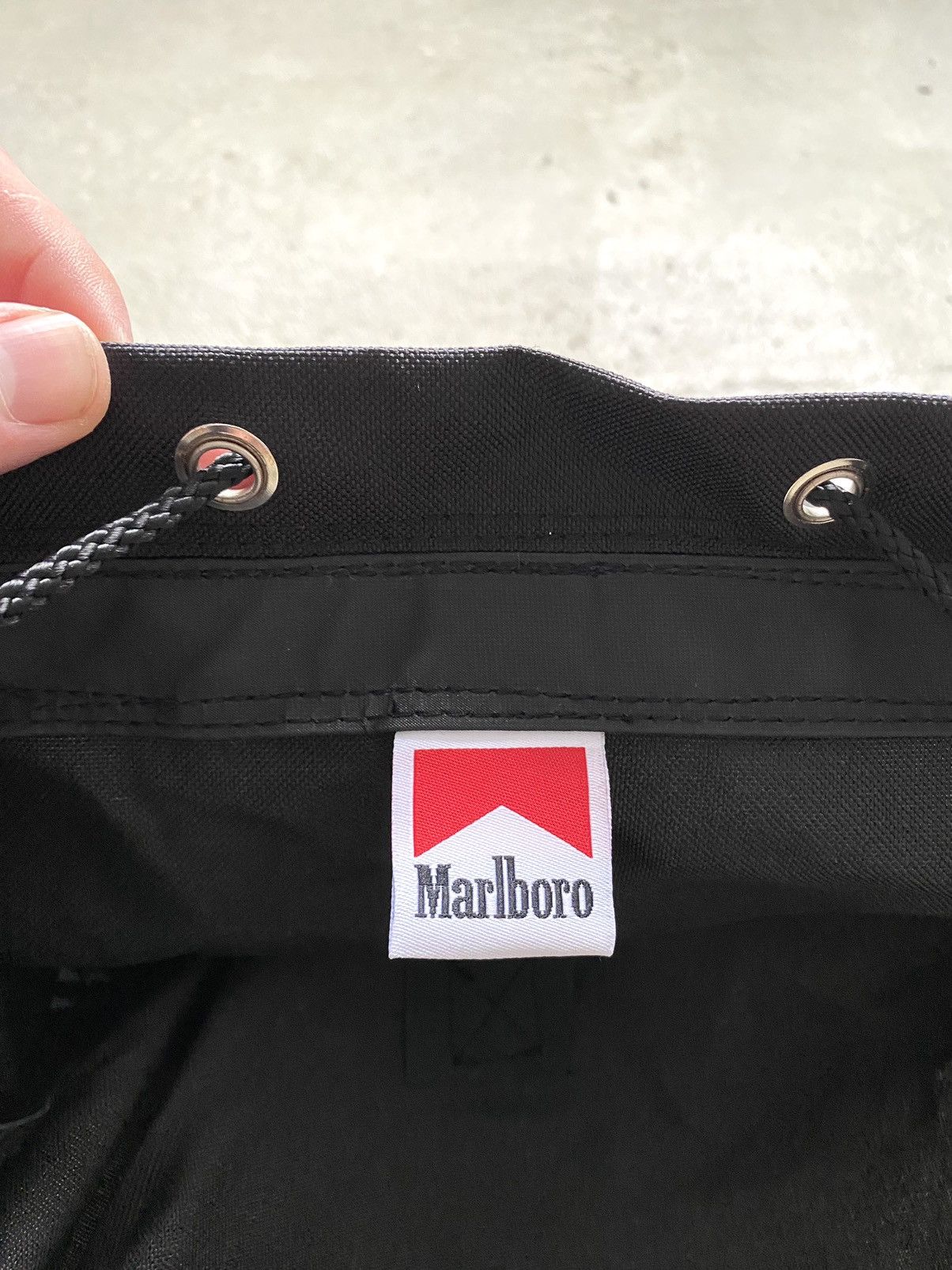 Marlboro 90’s Rare! Vintage Marlboro Bagpack Transformer Bag Hype Size ONE SIZE - 11 Thumbnail