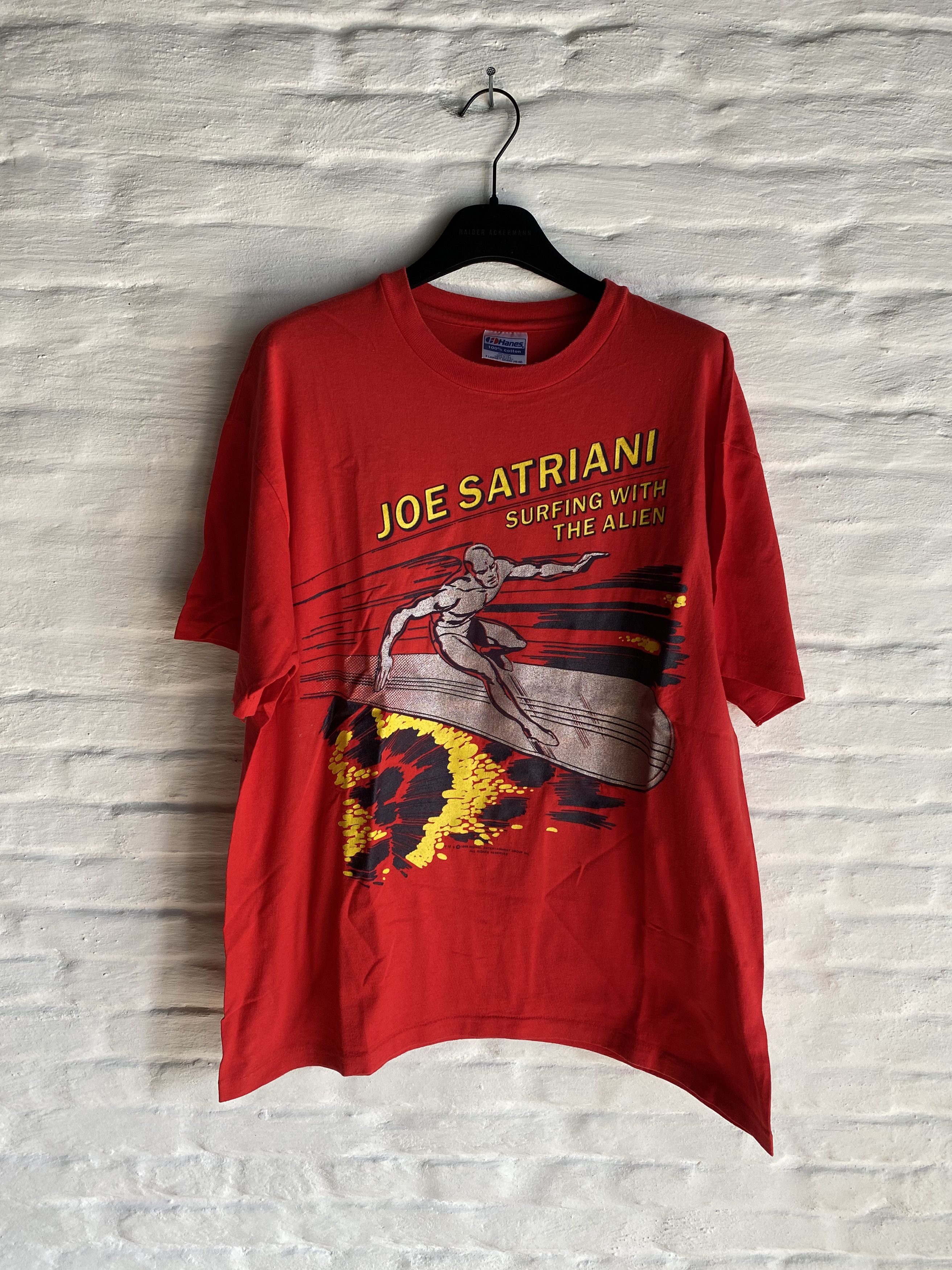 Image of 1988 Vintage T-Shirt Joe Satriani Size XL in Red, Men's