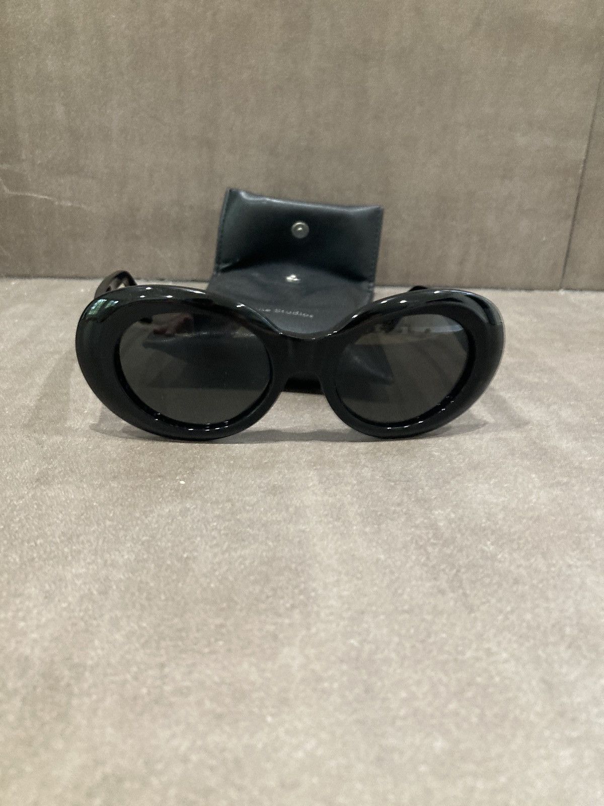 Acne Studios Kurt Cobain Mustang oval frame sunglasses. Size ONE SIZE - 12 Thumbnail