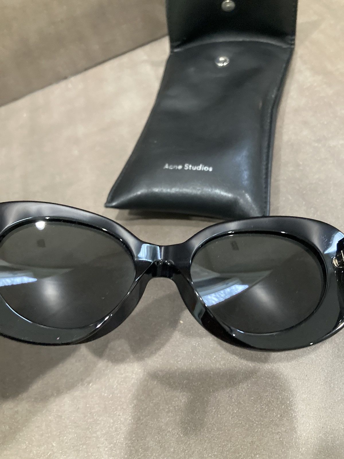Acne Studios Kurt Cobain Mustang oval frame sunglasses. Size ONE SIZE - 14 Thumbnail