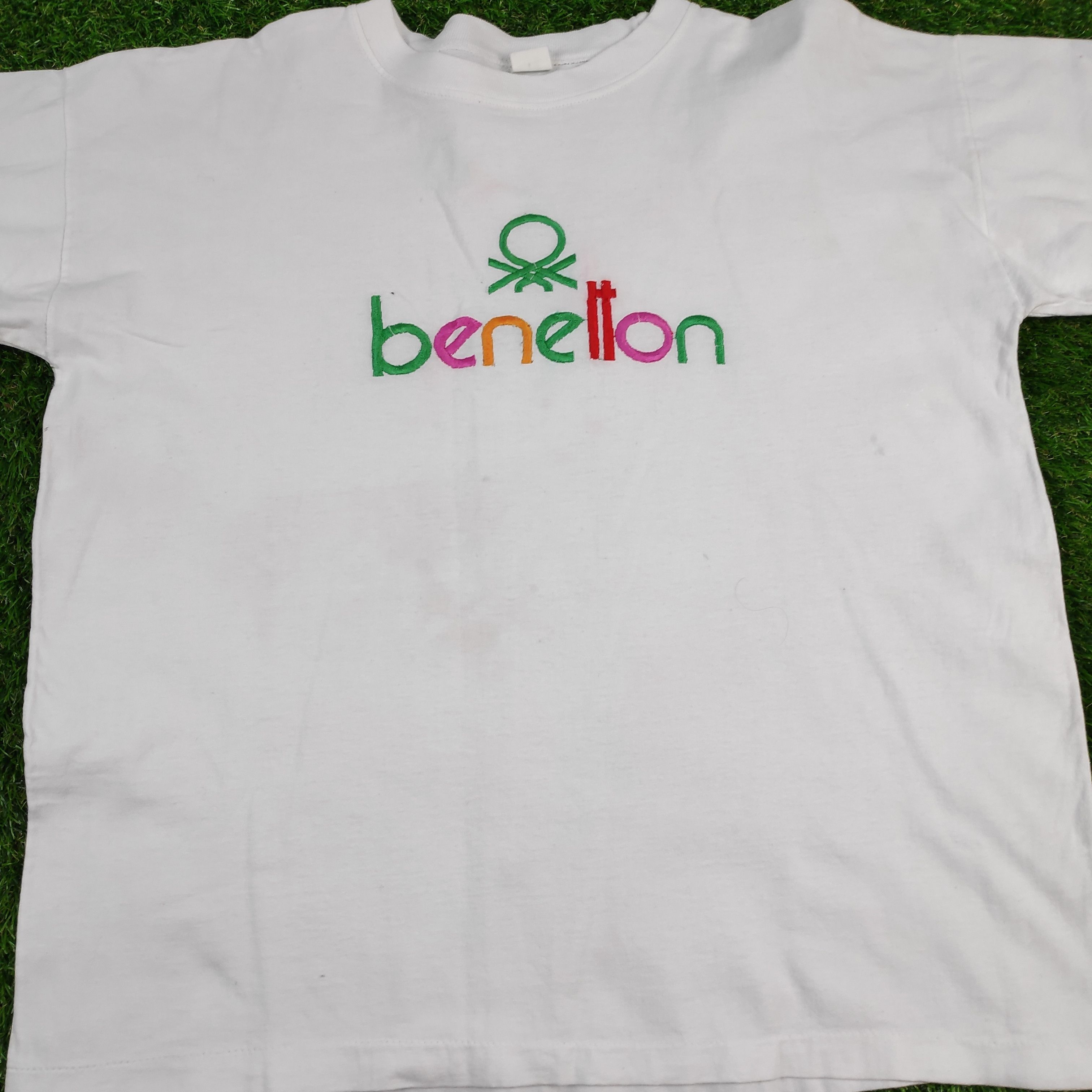 Benetton Vtg Benneton Embroidery Color Block Logo Tshirt Size US L / EU 52-54 / 3 - 7 Thumbnail