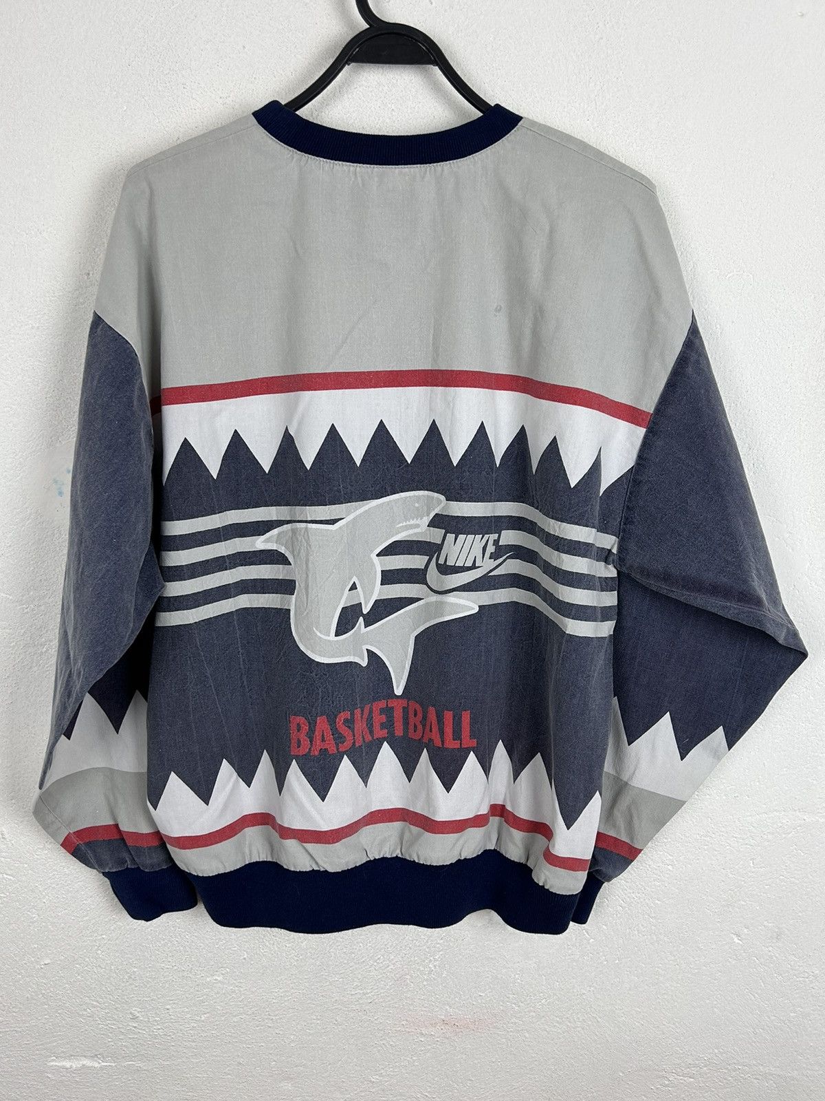 Nike 80s Vintage Nike Sharks Basketball AOP Crewneck Sweatshirt Size US M / EU 48-50 / 2 - 7 Thumbnail