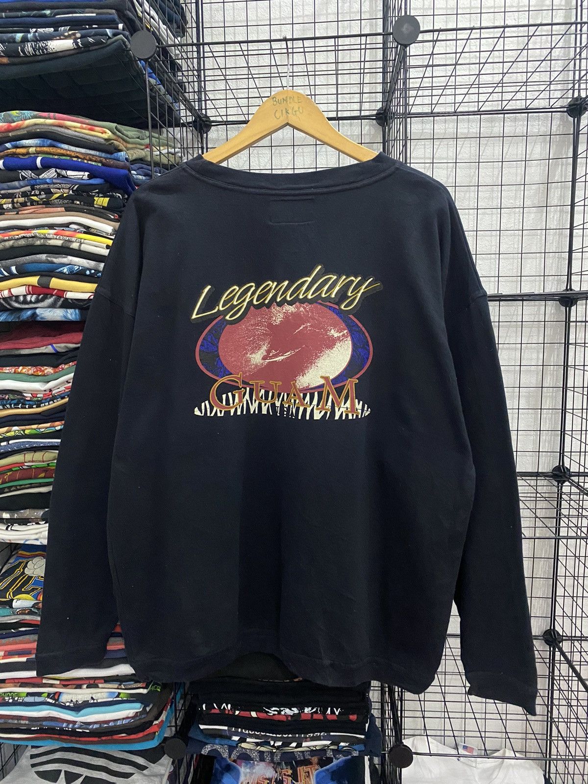 Vintage × Warner Bros Vintage Lagendary Guam Sweater by Warner Bros Size US L / EU 52-54 / 3 - 1 Thumbnail