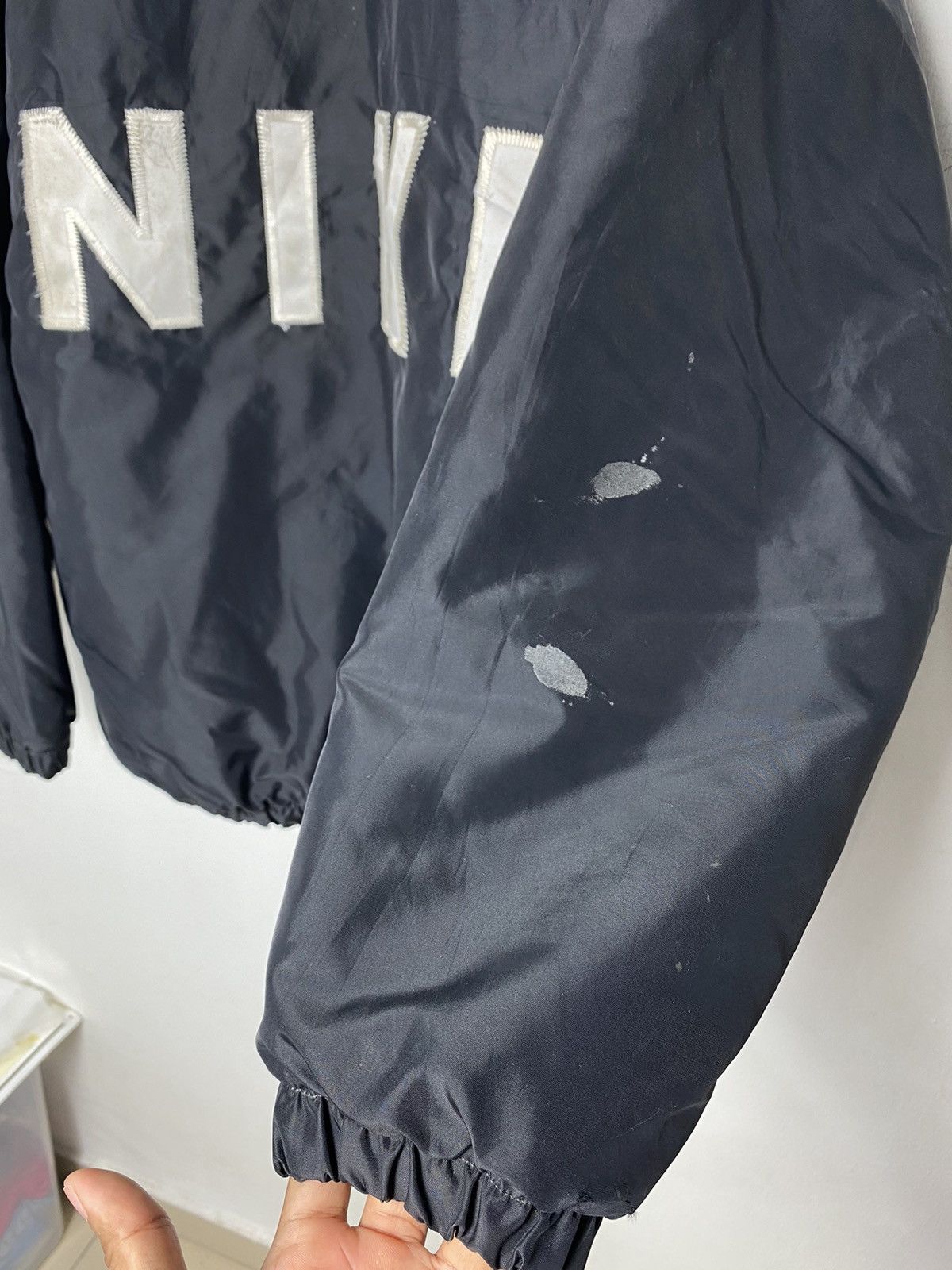 Nike Vintage Nike Swoosh Jacket Travis Scott Windbreaker Hoodies Size US XL / EU 56 / 4 - 9 Thumbnail